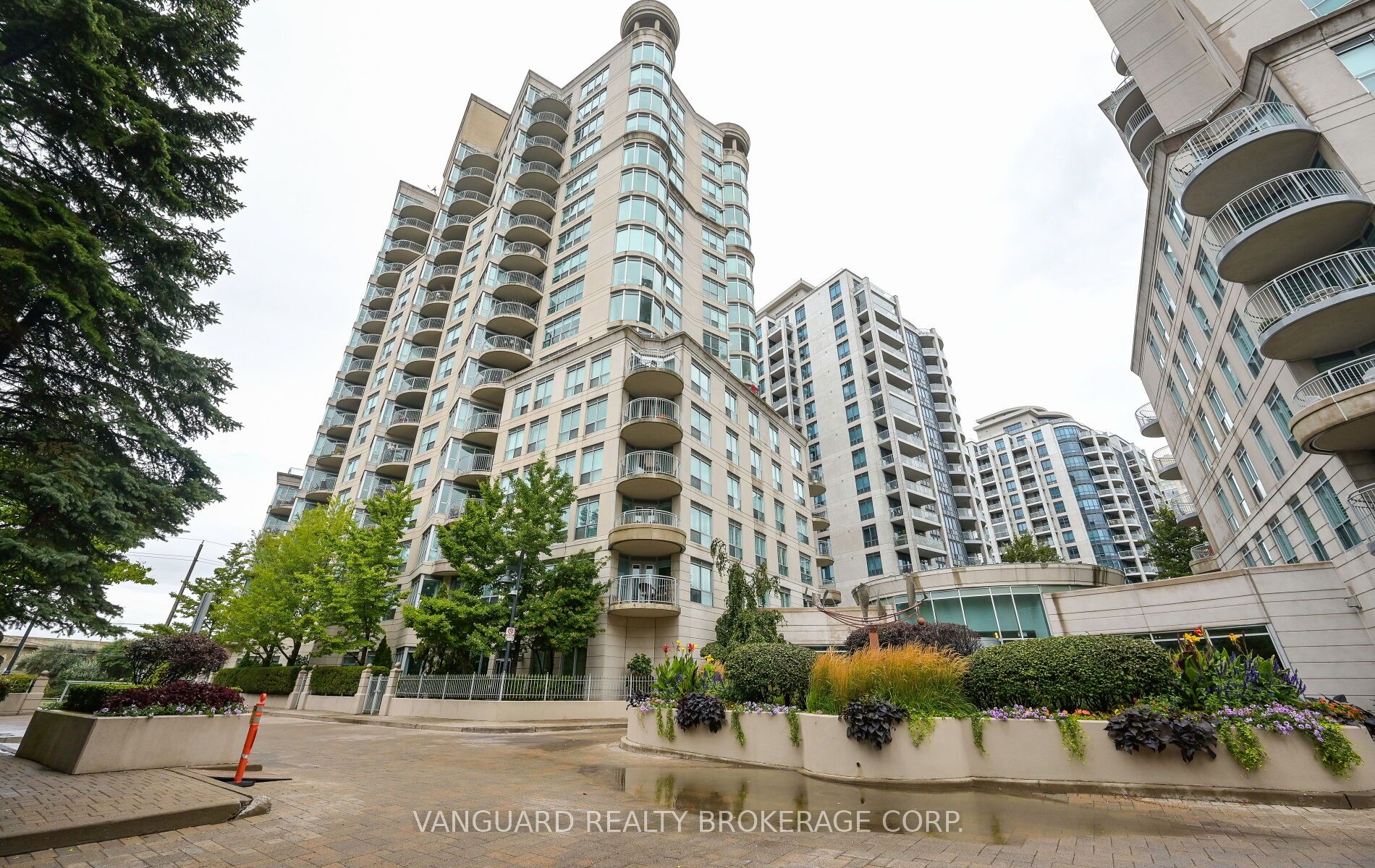 2111 Lake Shore Boulevard W 606 Property Photo 1