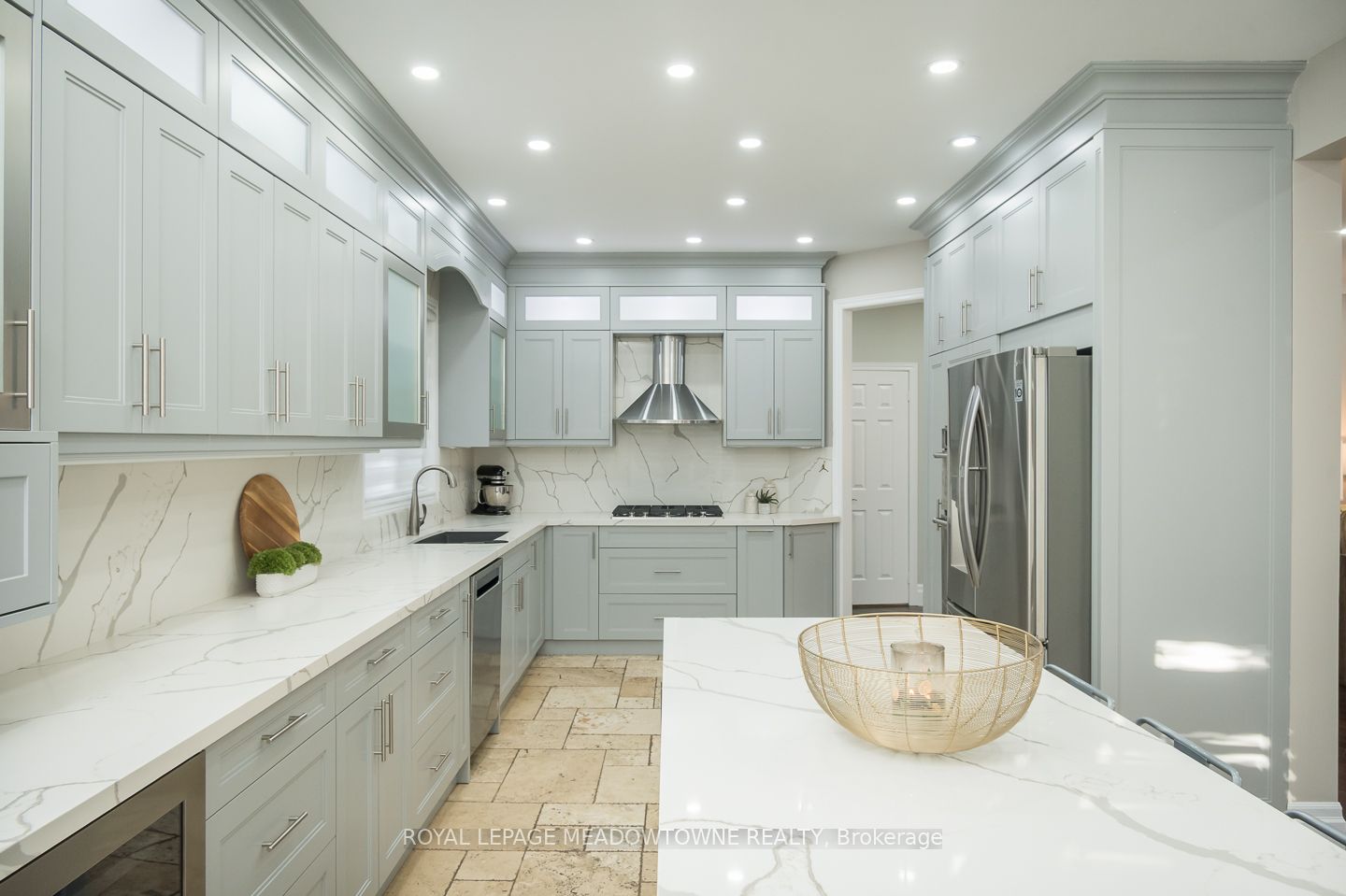 371 Alexander Crescent Property Photo 3