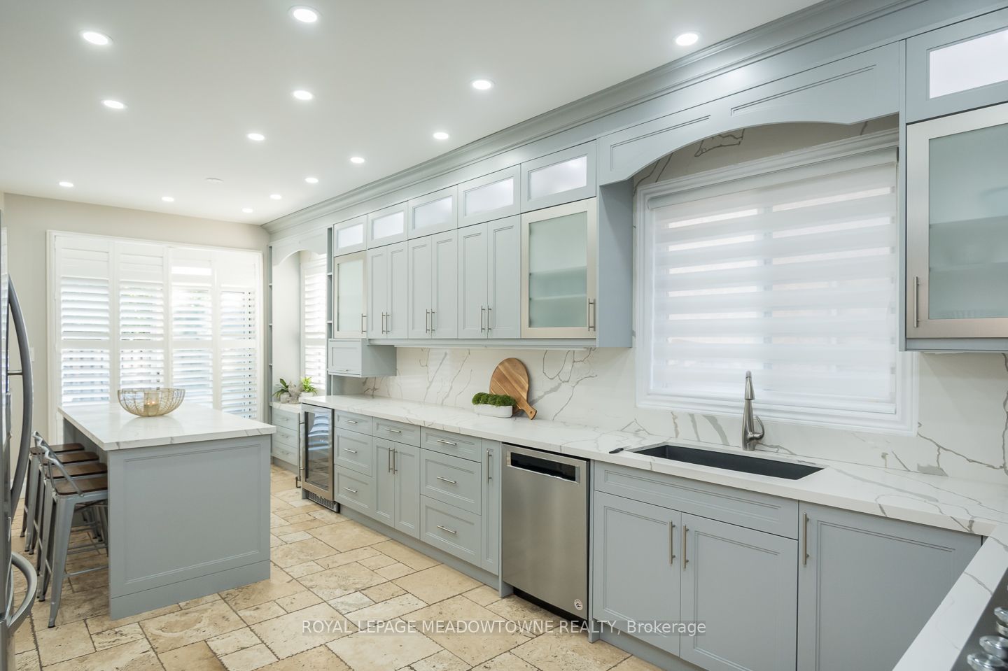 371 Alexander Crescent Property Photo 6