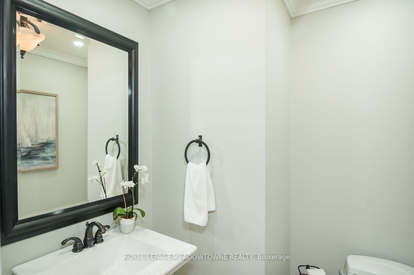 371 Alexander Crescent Property Photo 8