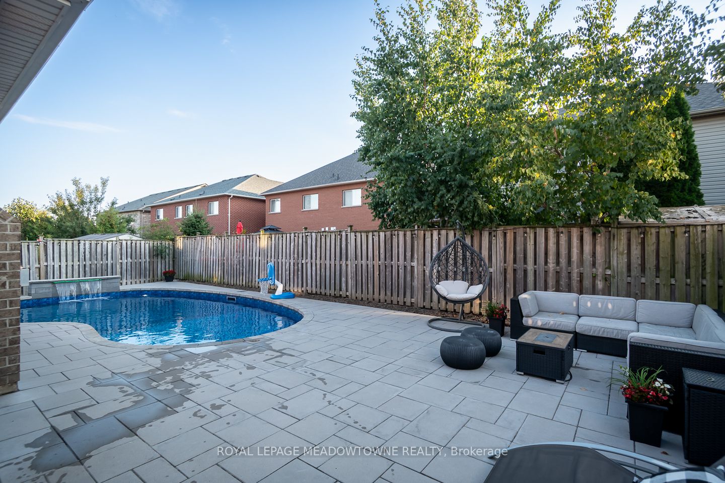 371 Alexander Crescent Property Photo 29