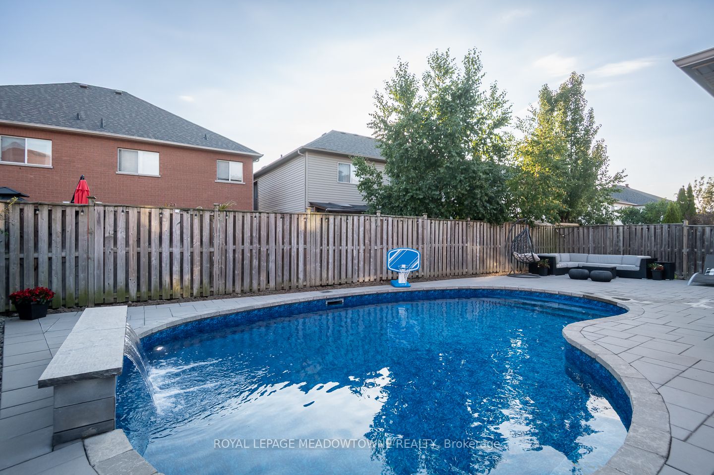 371 Alexander Crescent Property Photo 31