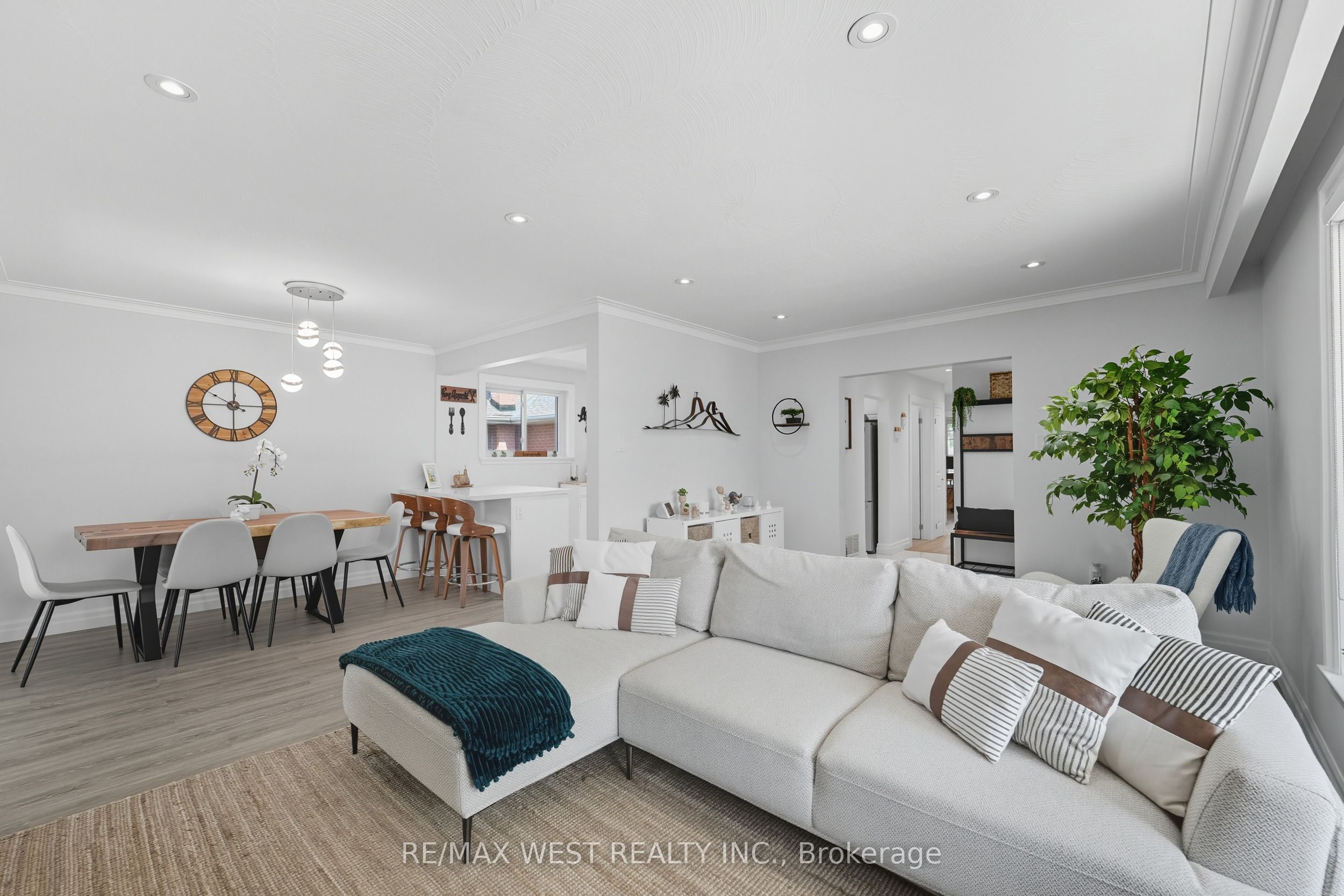 204 Jeffcoat Drive Property Photo 1