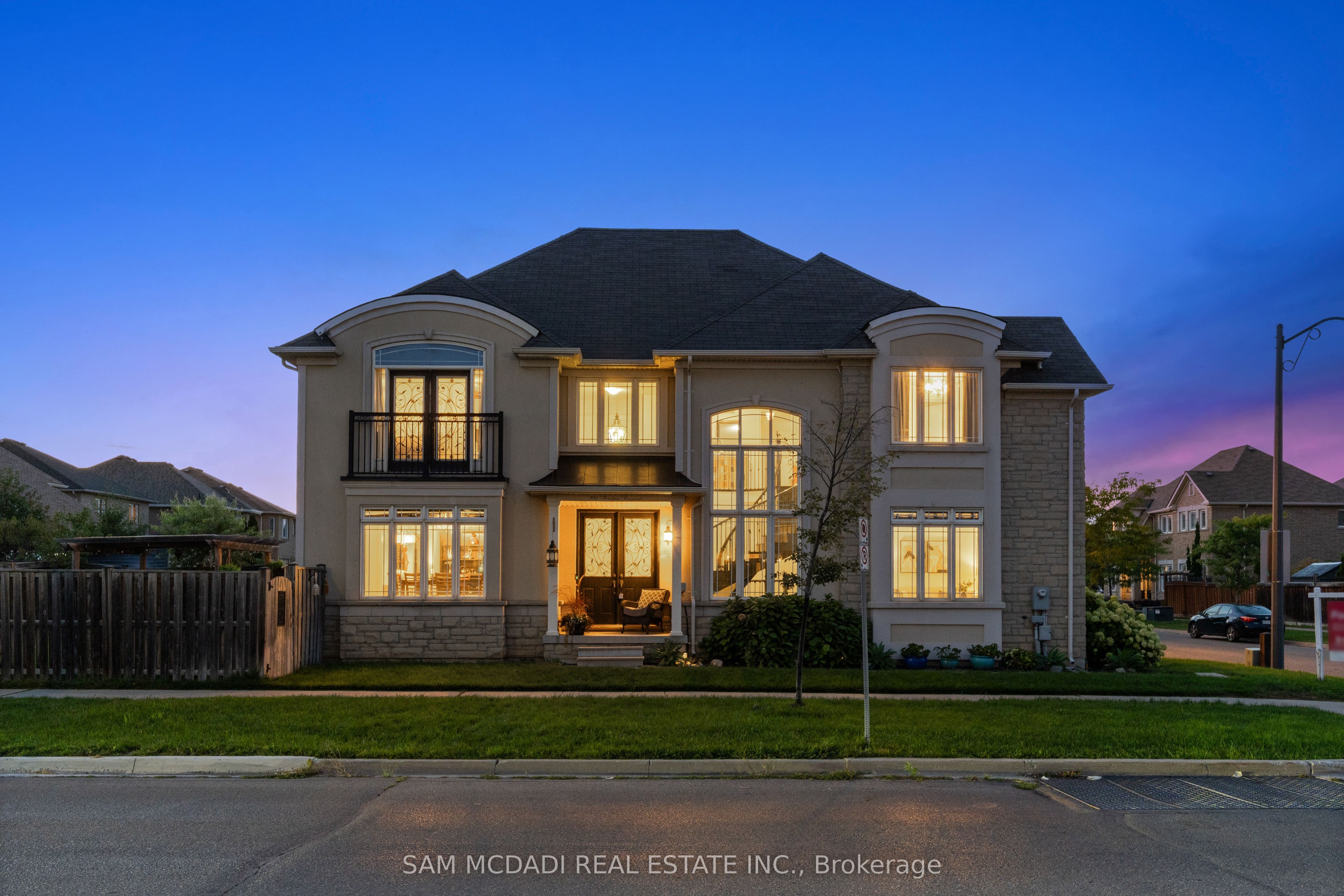 700 Serafini Crescent Property Photo 2