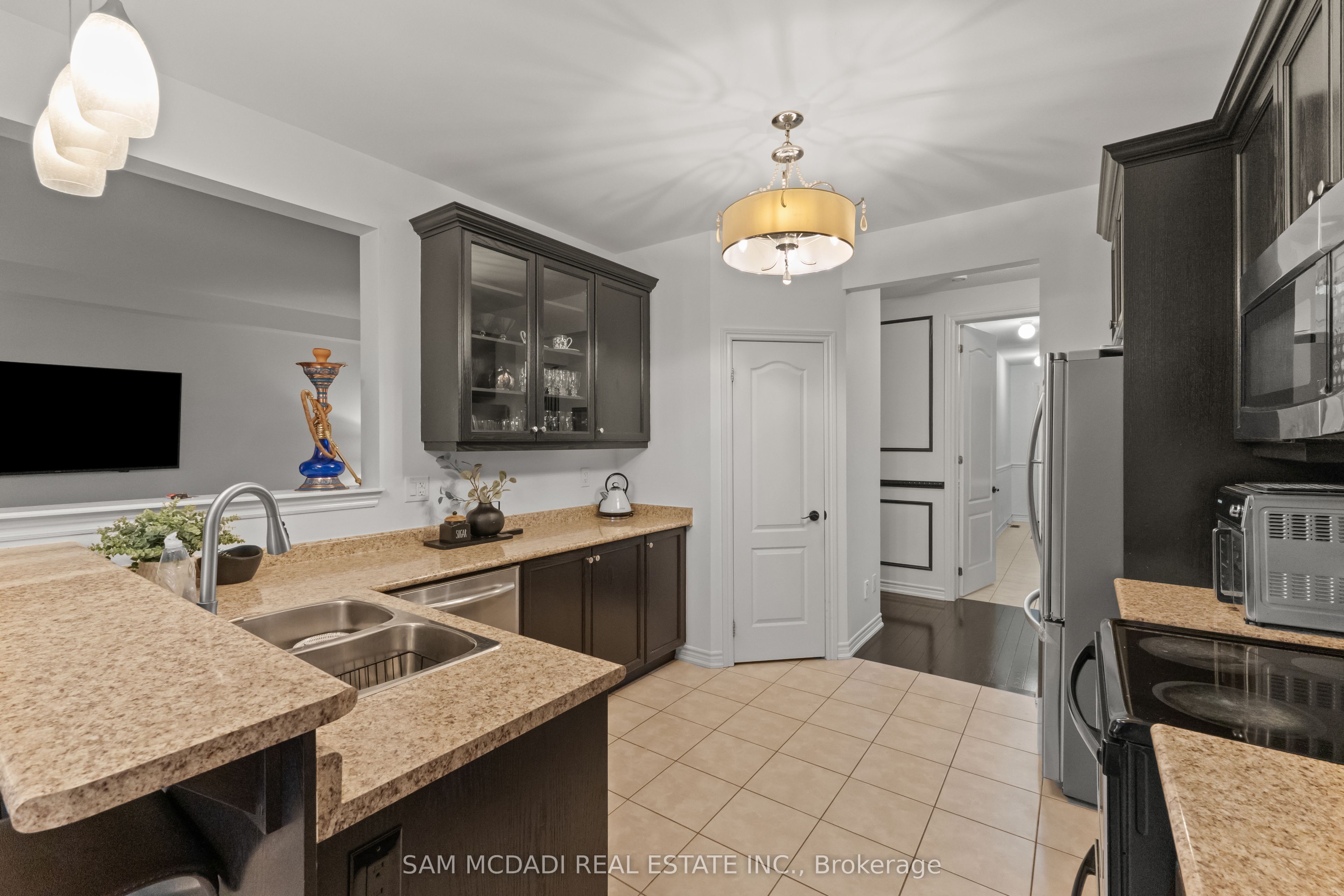 700 Serafini Crescent Property Photo 11