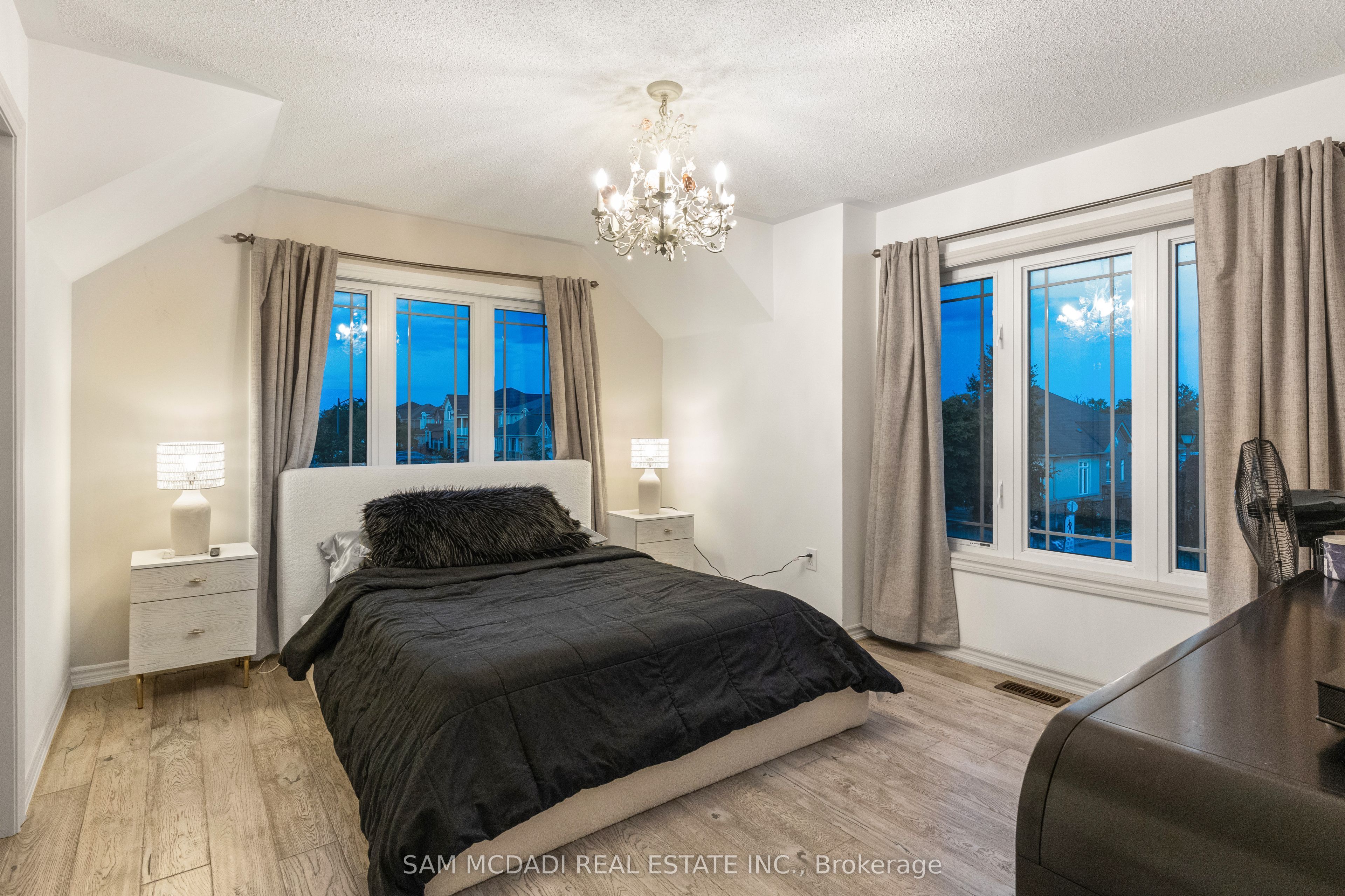 700 Serafini Crescent Property Photo 31