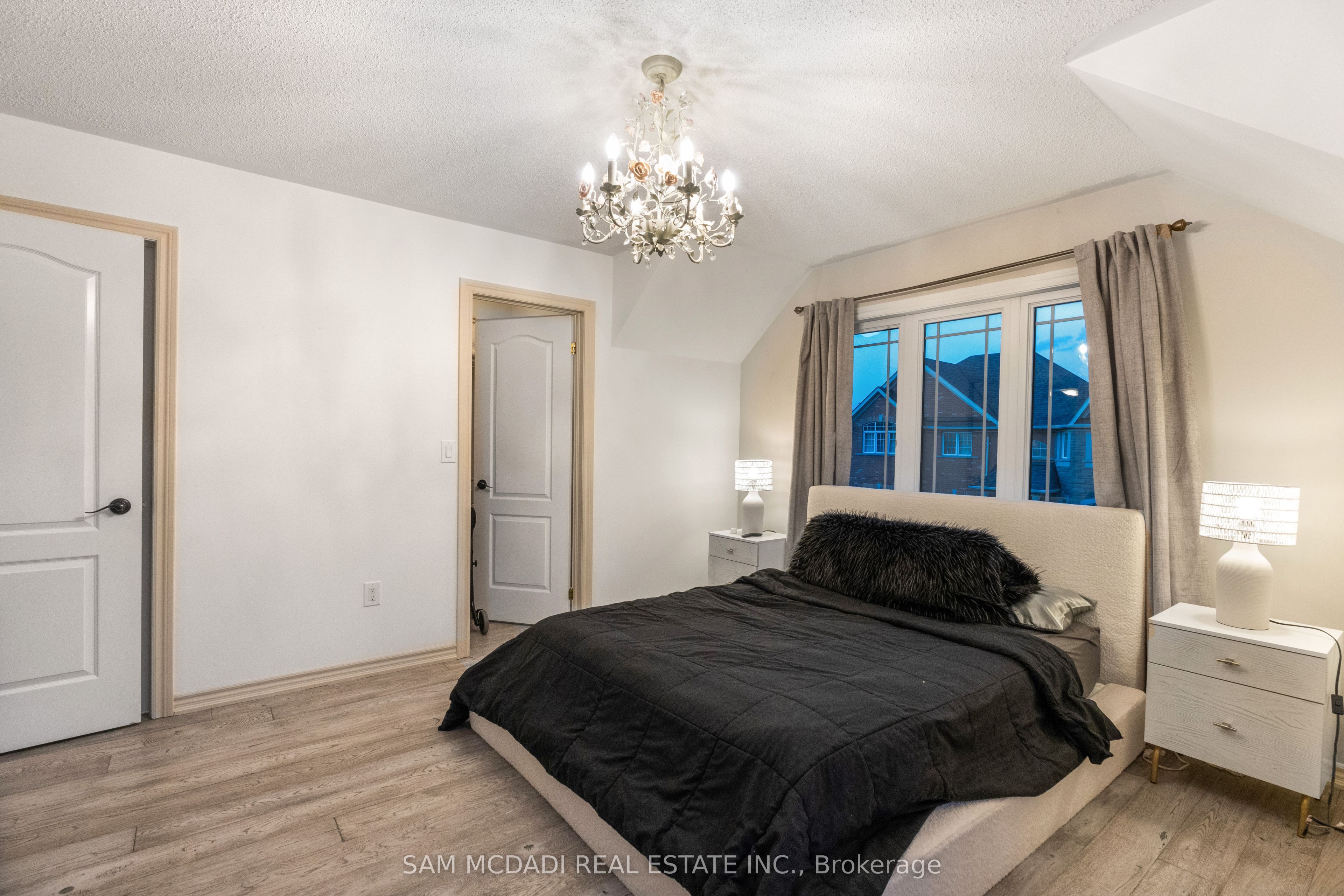 700 Serafini Crescent Property Photo 32