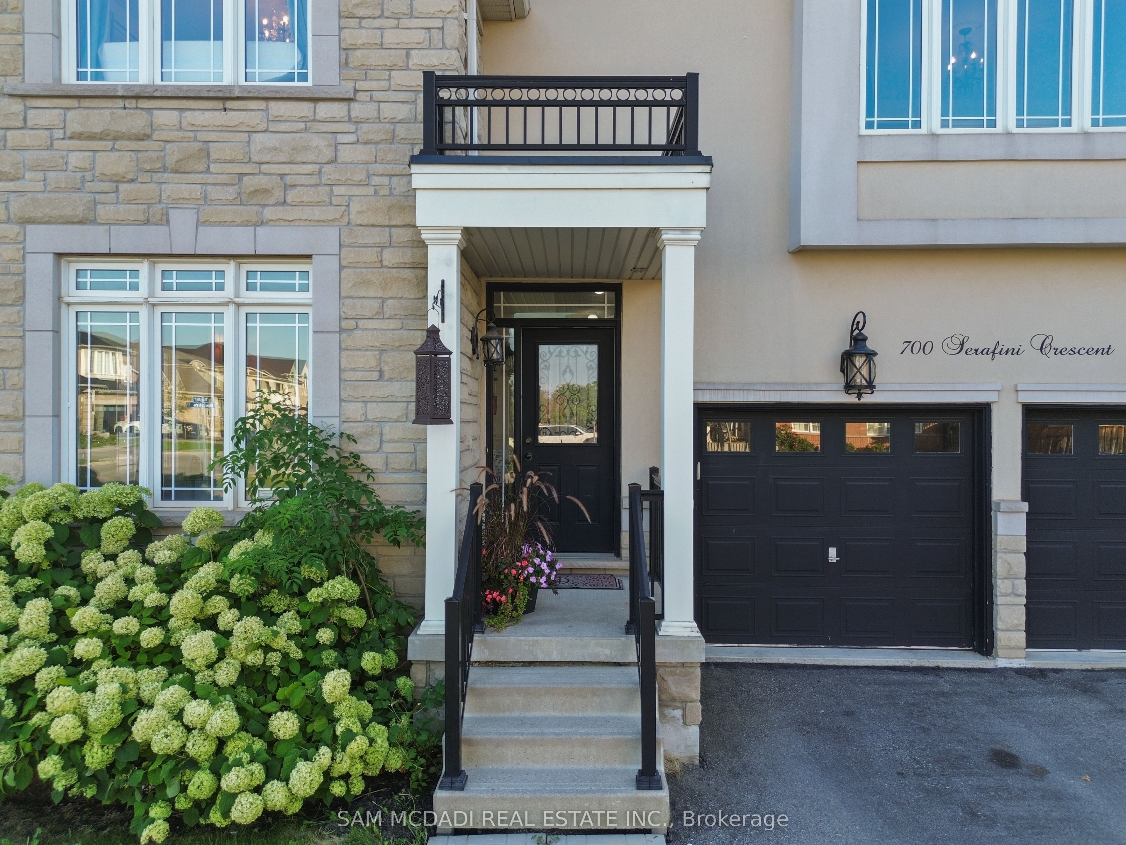 700 Serafini Crescent Property Photo 45