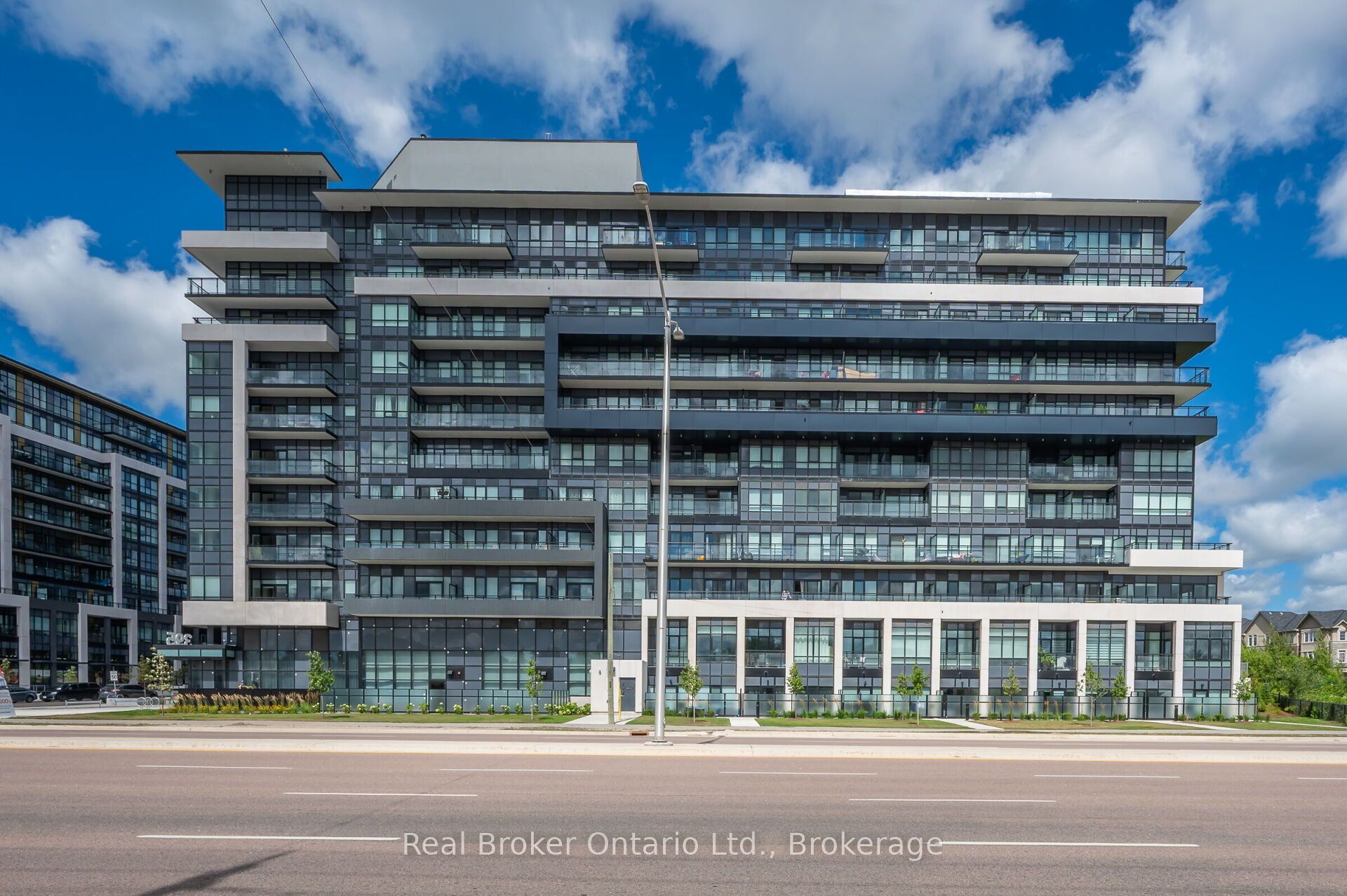 395 Dundas Street 718 Property Photo 1