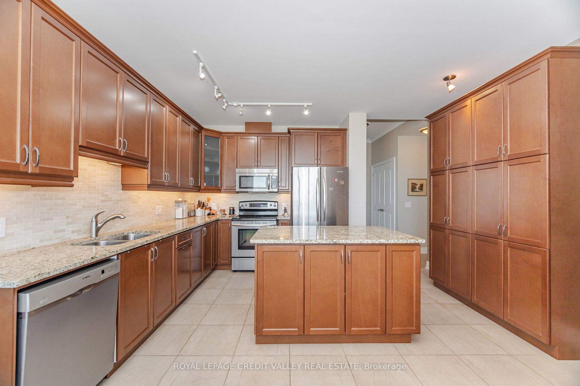 100 John Street 2601 Property Photo 14