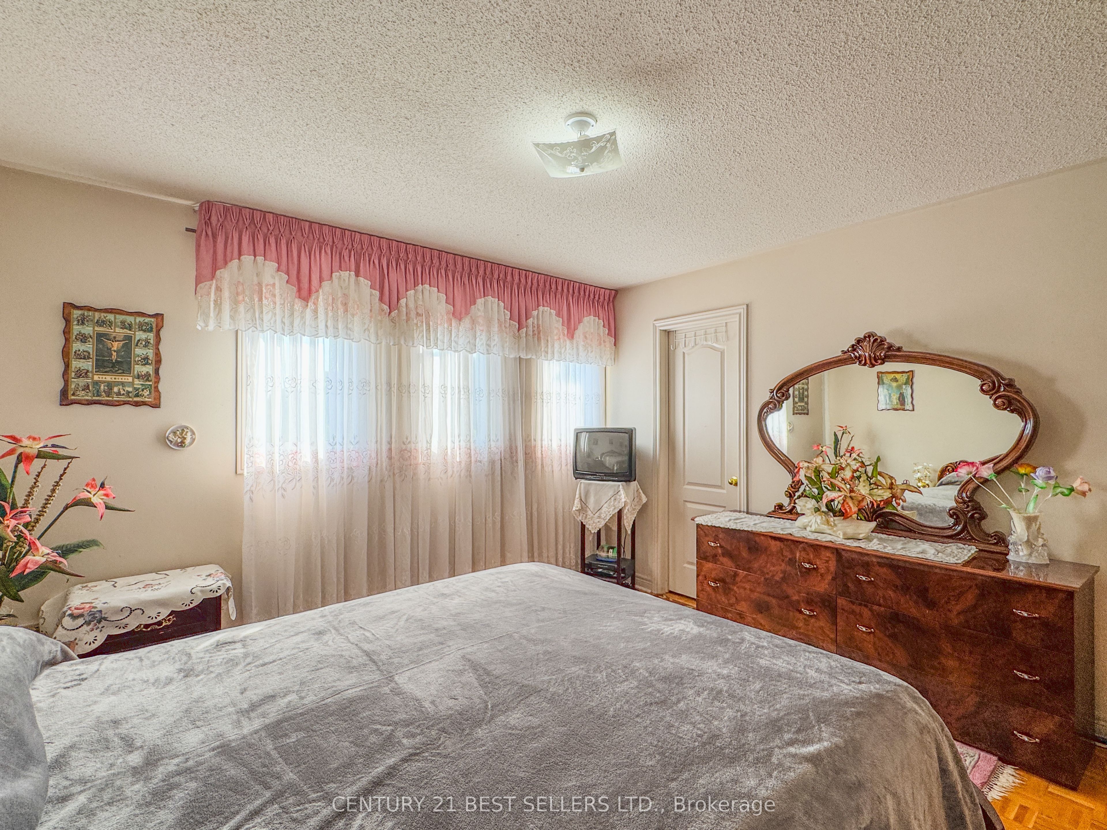 5347 Red Brush Drive Property Photo 25