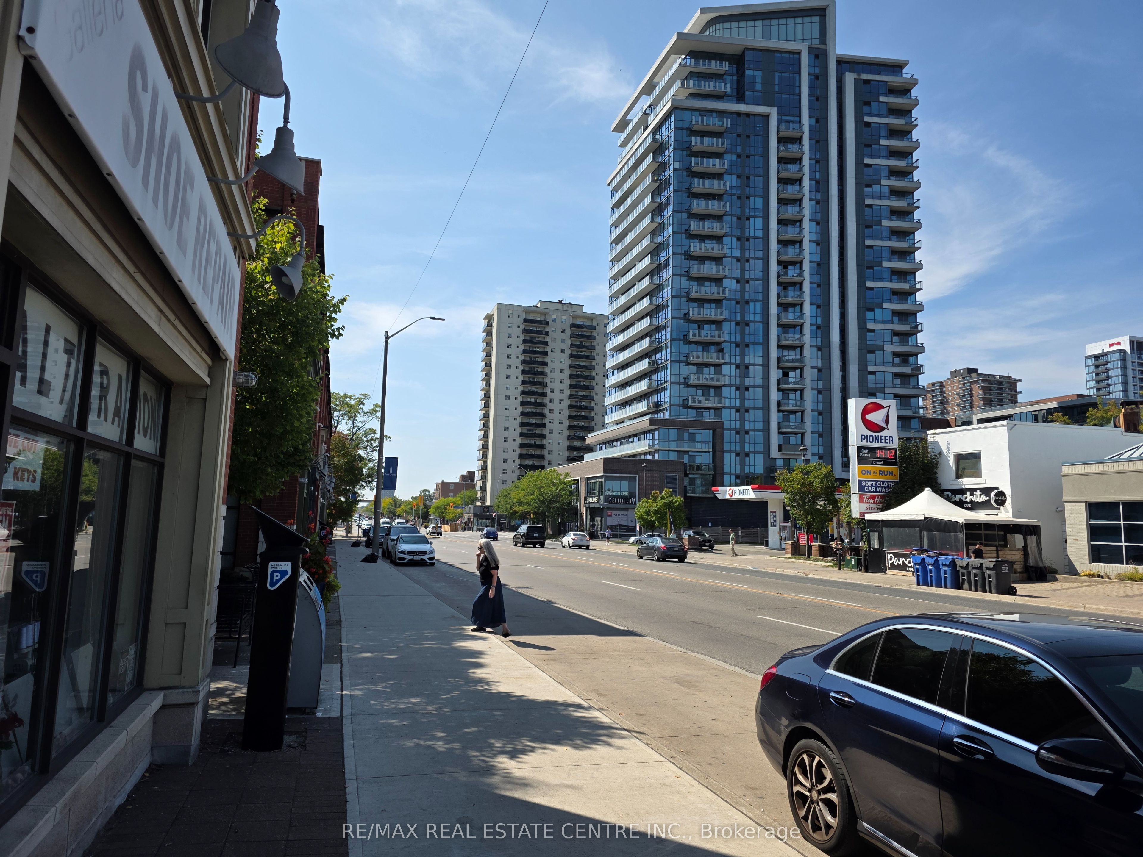 165 Lakeshore Road E Property Photo 2