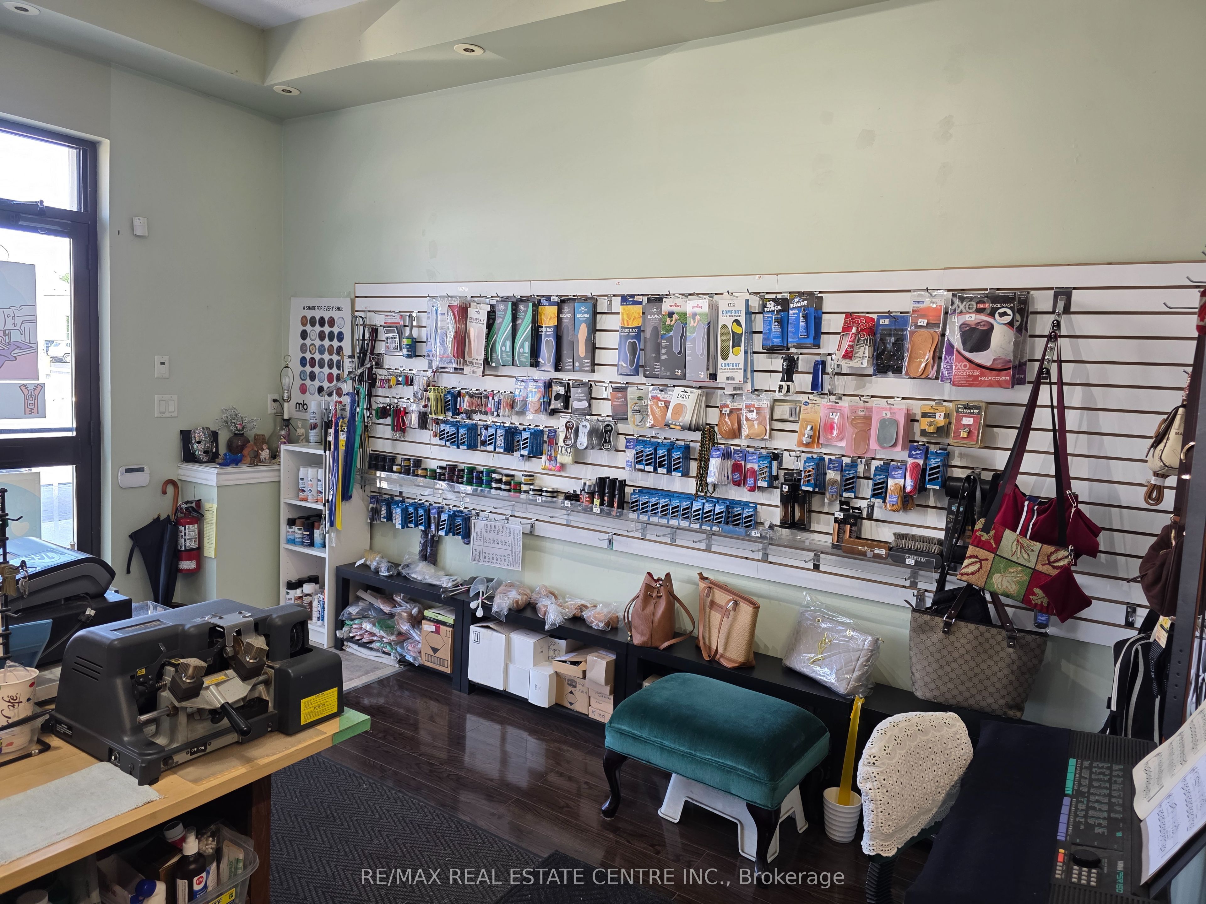 165 Lakeshore Road E Property Photo 6