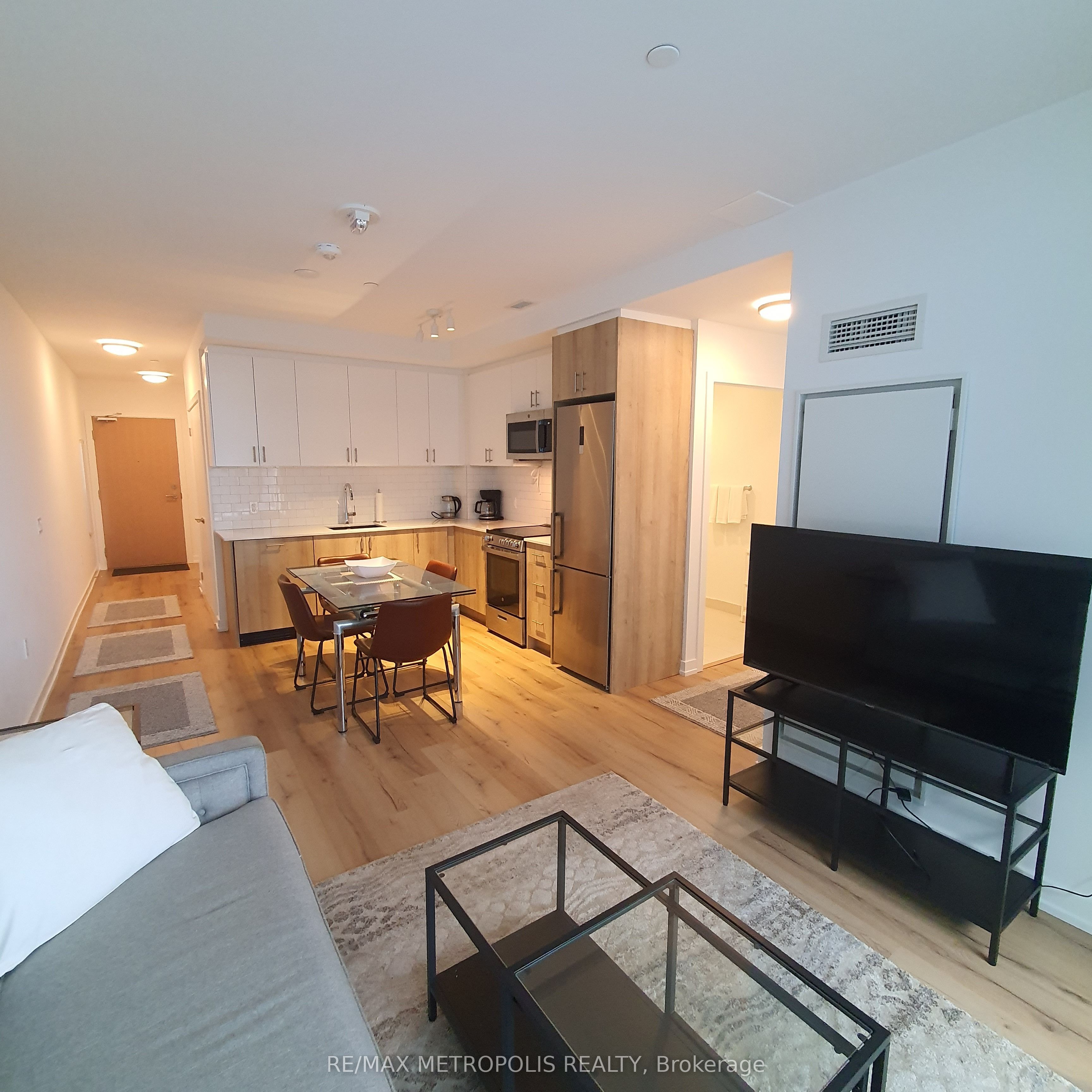 1195 The Queensway N/a 607 Property Photo 2