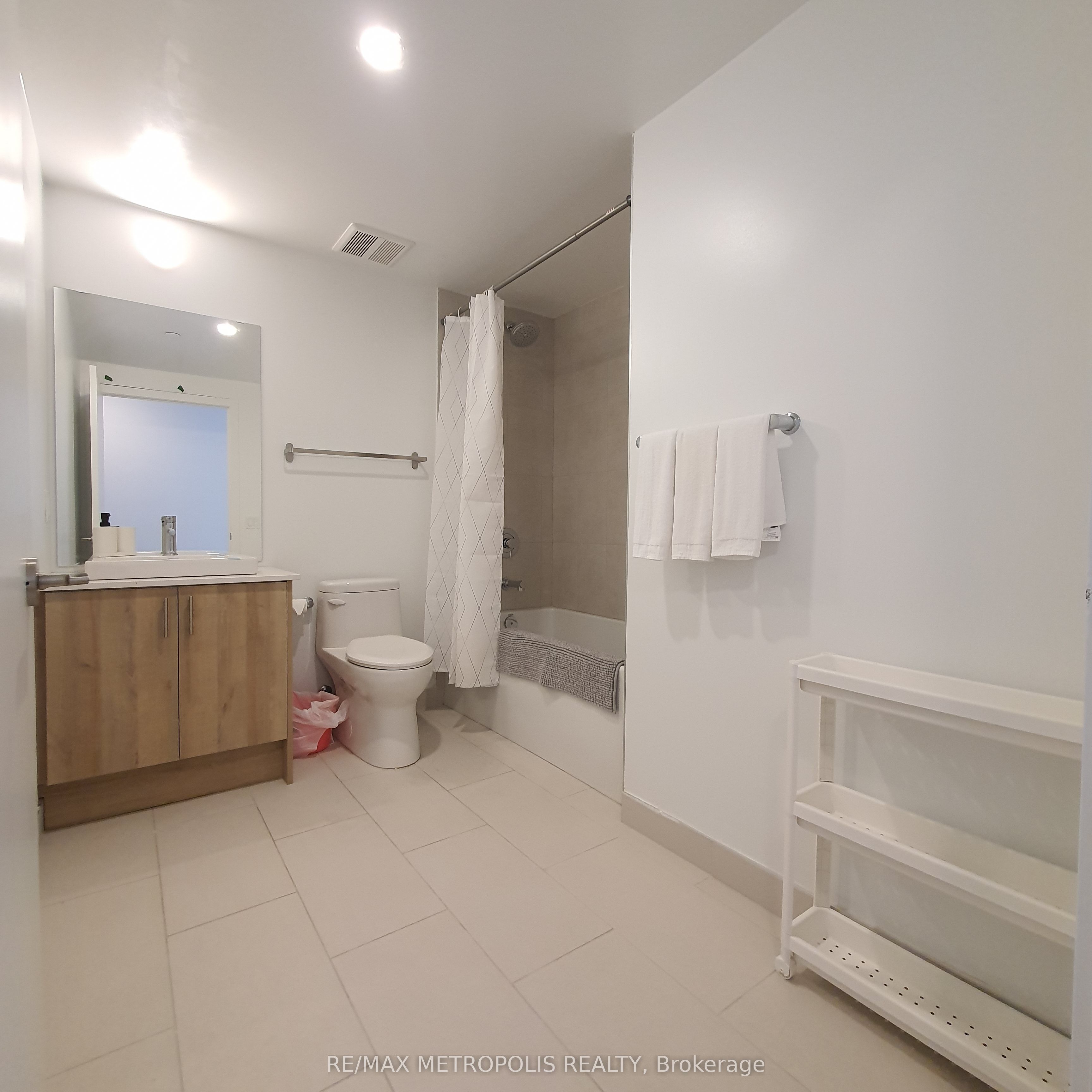 1195 The Queensway N/a 607 Property Photo 6