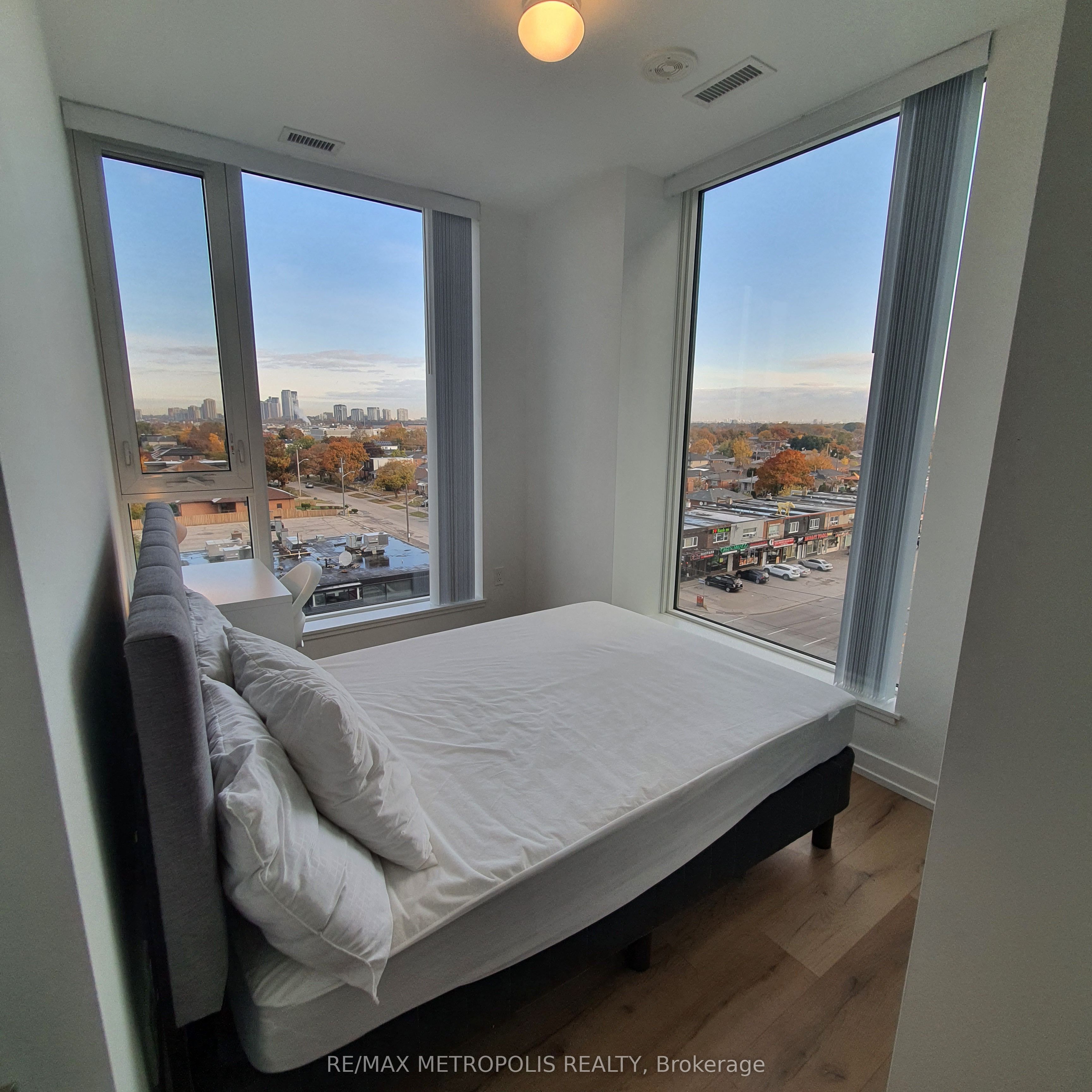 1195 The Queensway N/a 607 Property Photo 10