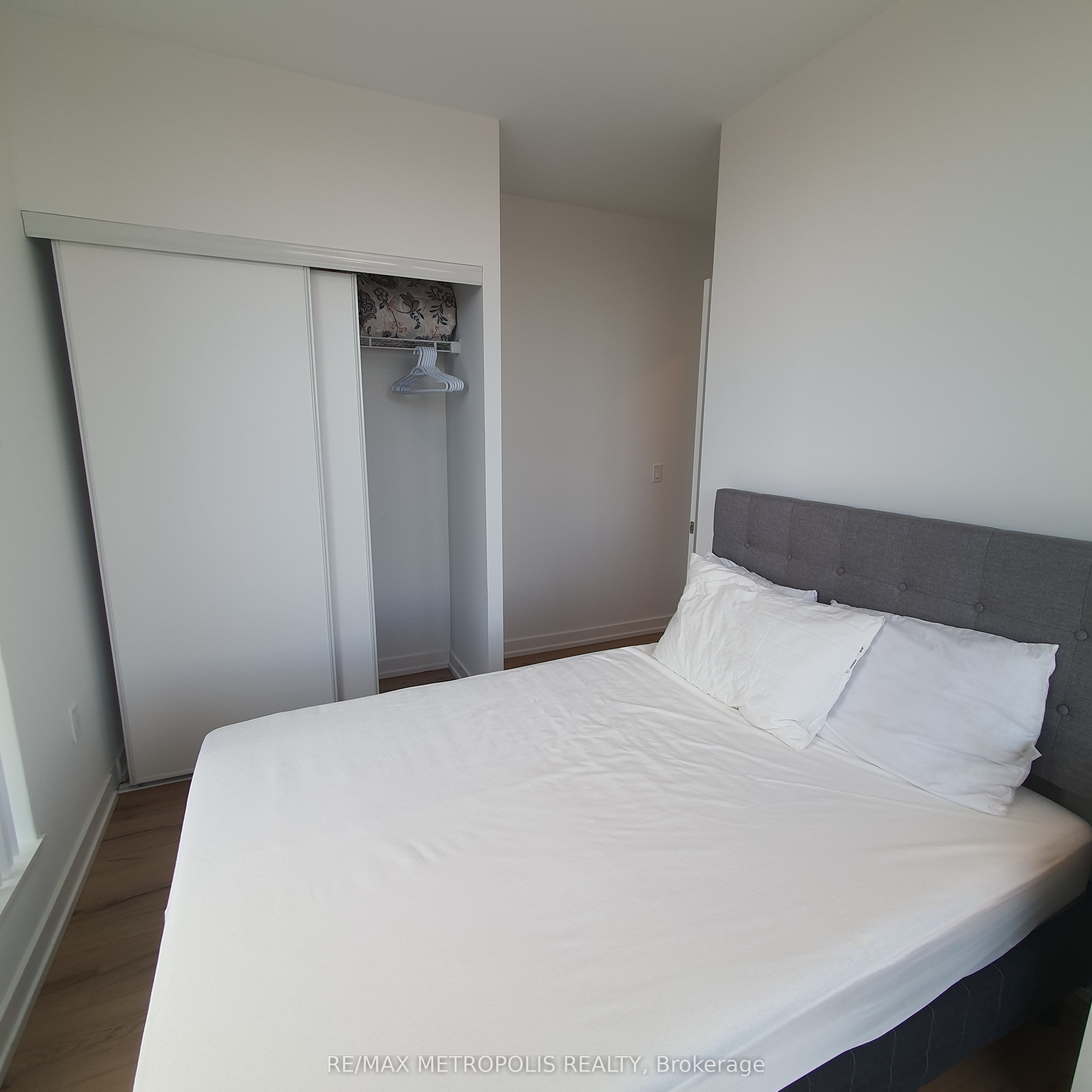 1195 The Queensway N/a 607 Property Photo 11