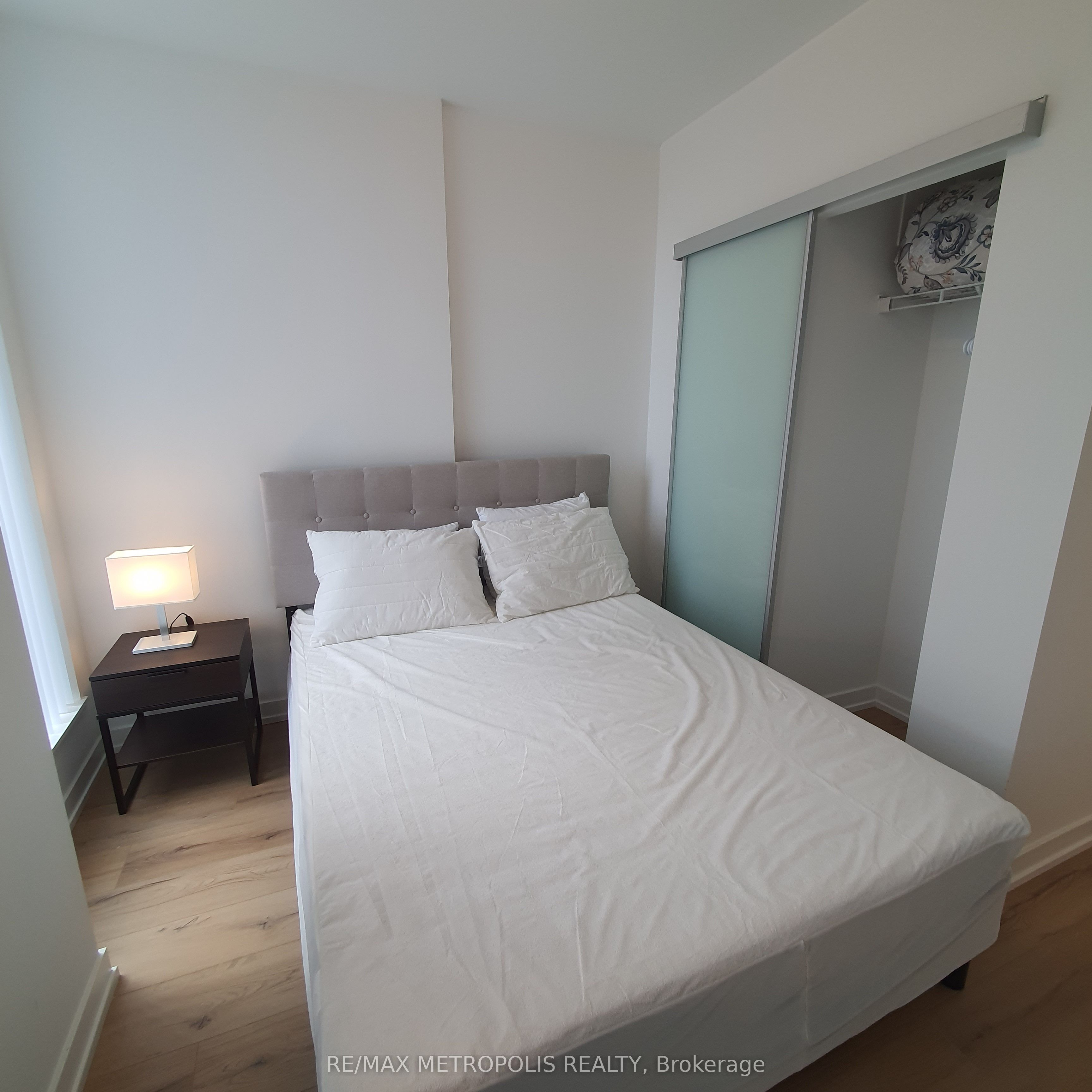 1195 The Queensway N/a 607 Property Photo 14