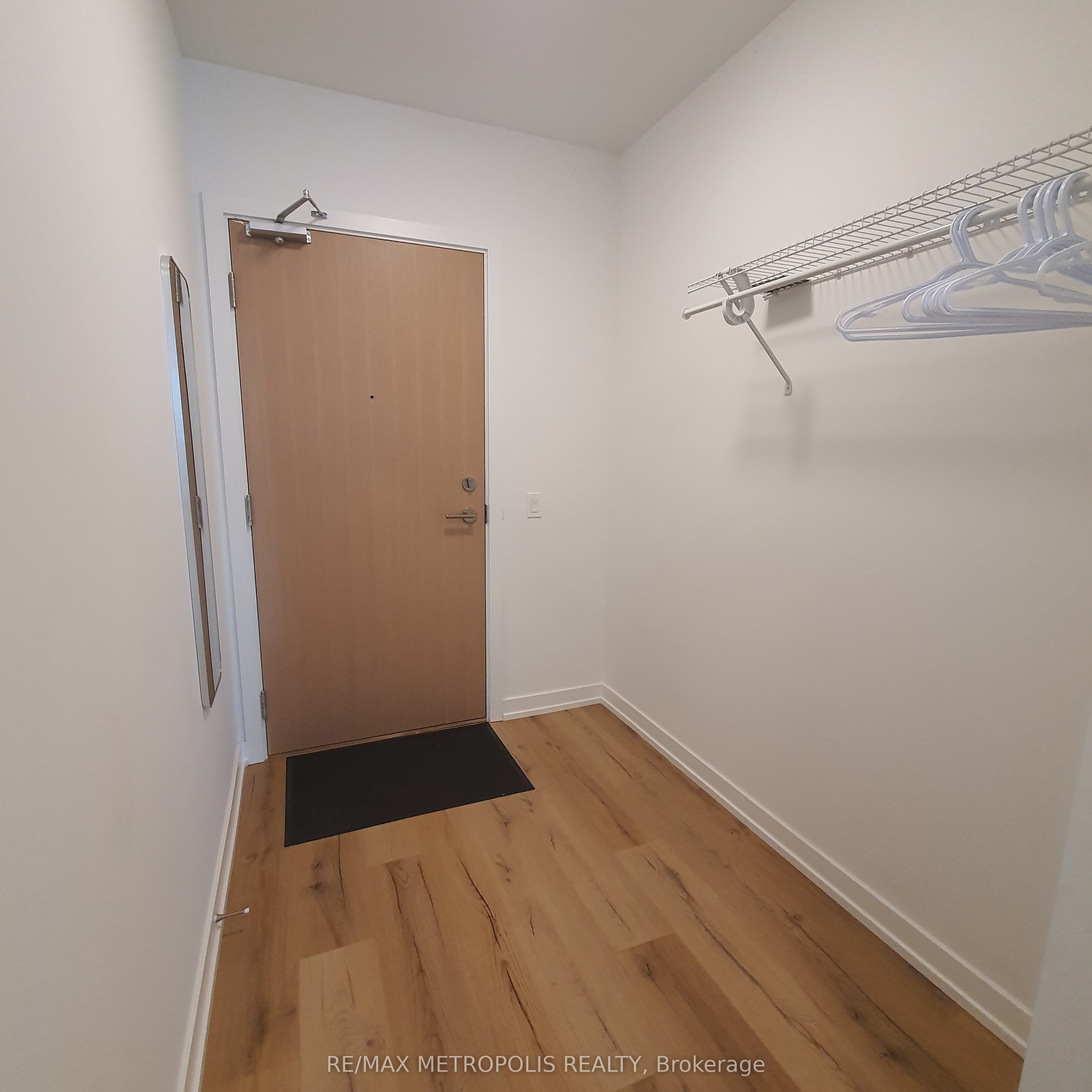 1195 The Queensway N/a 607 Property Photo 15