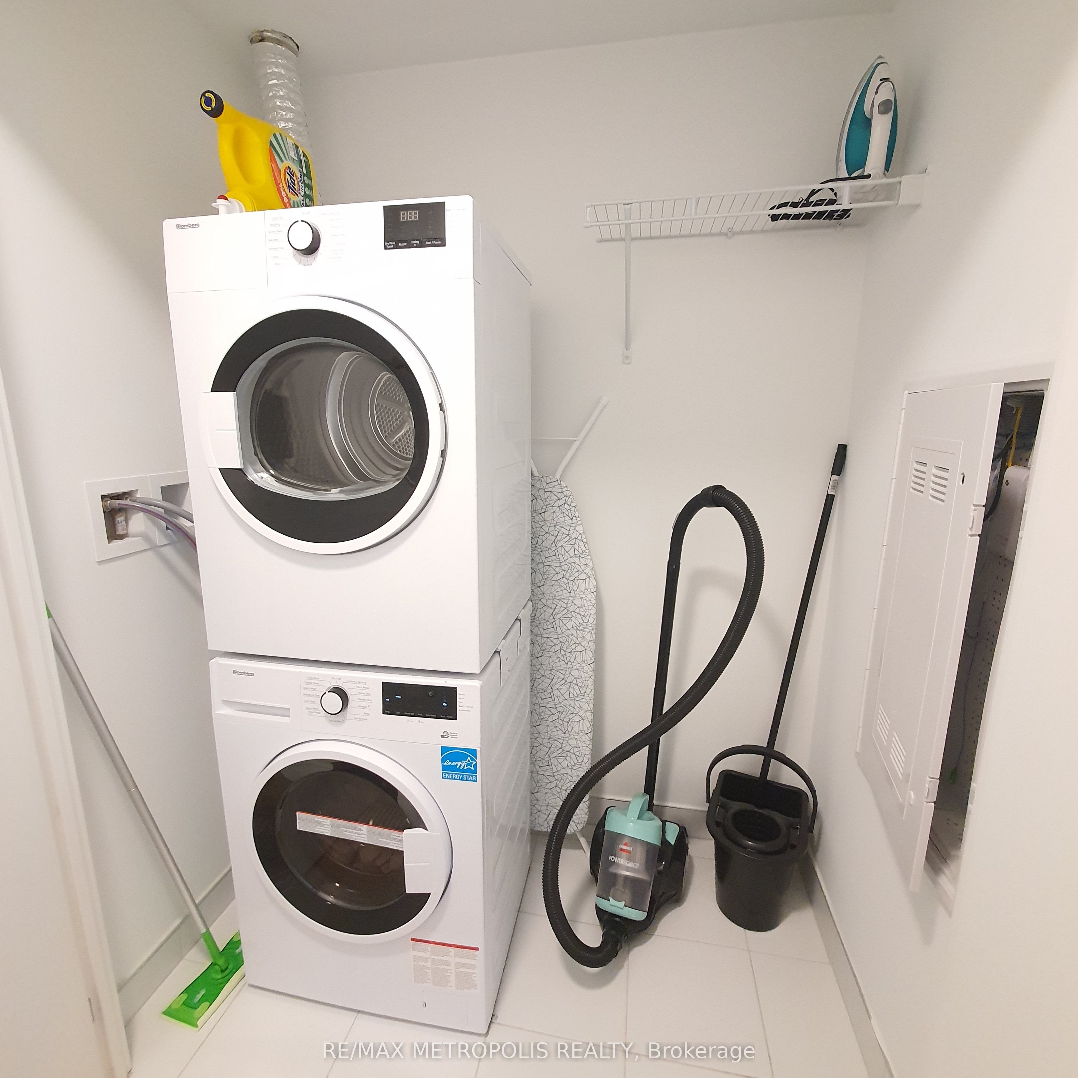 1195 The Queensway N/a 607 Property Photo 16