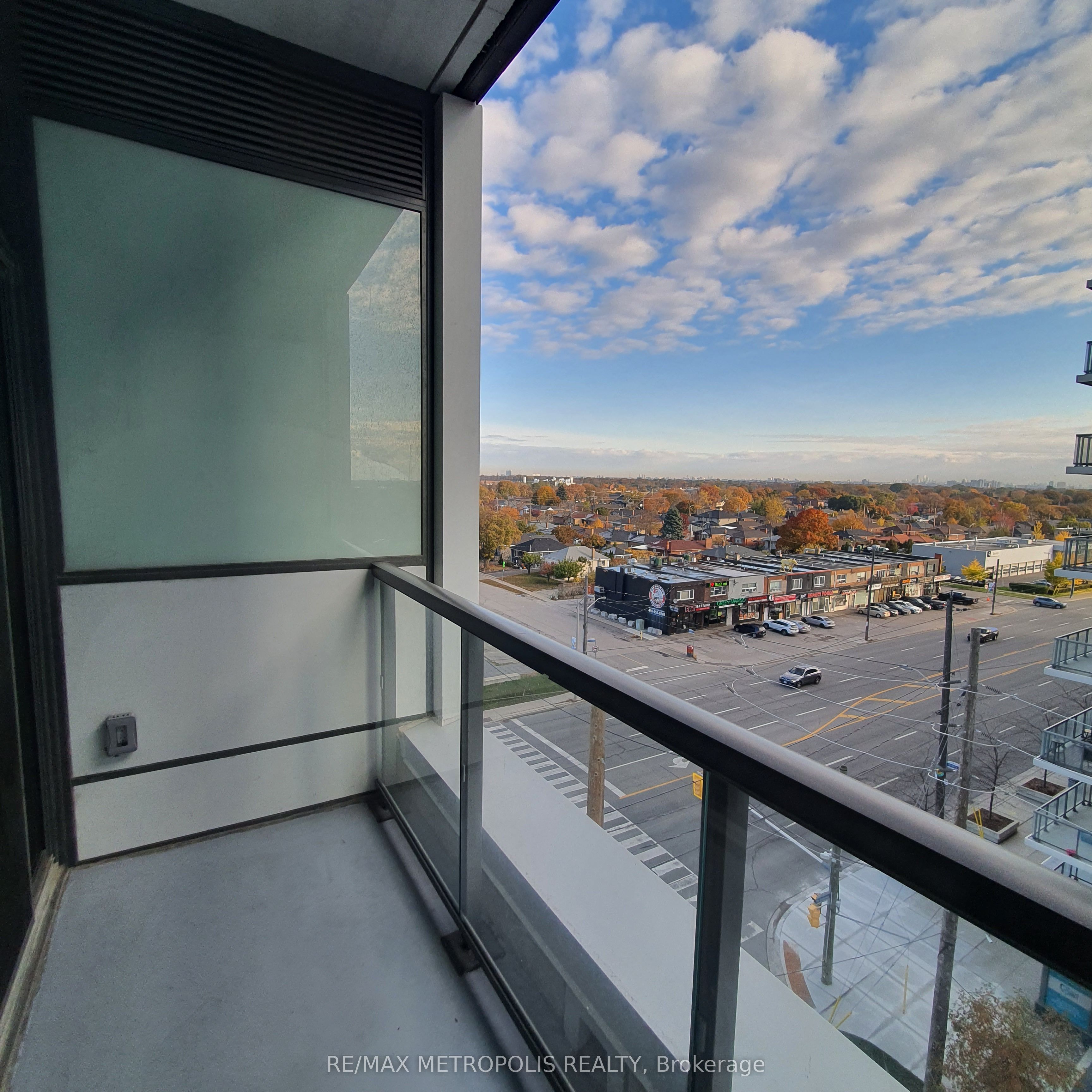 1195 The Queensway N/a 607 Property Photo 17