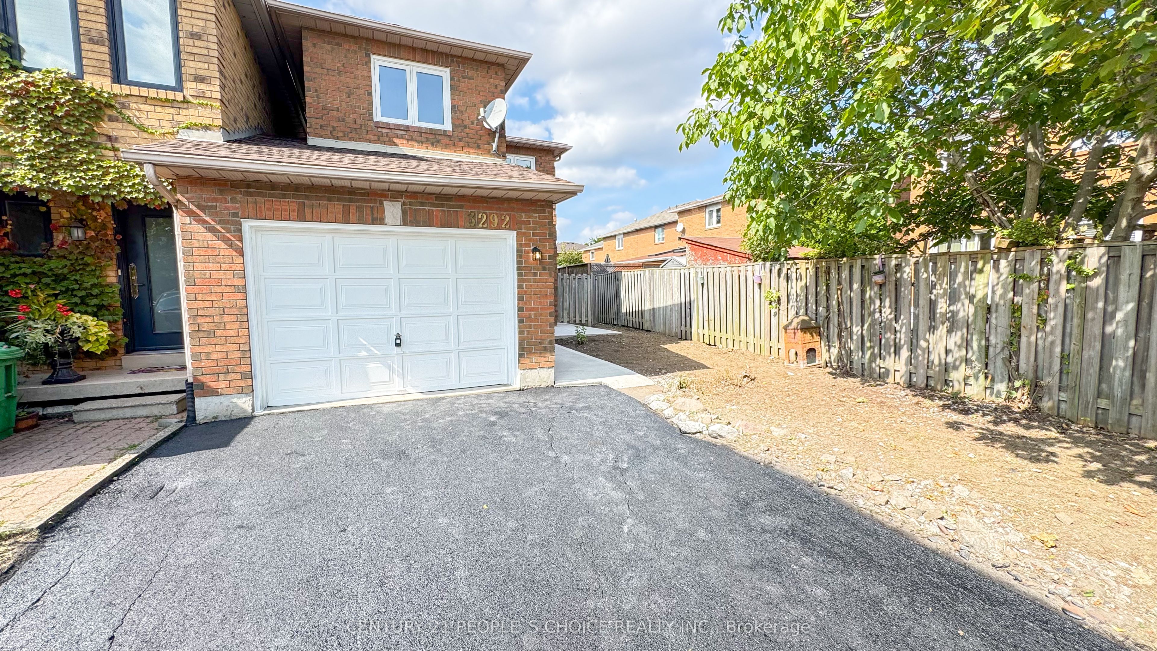 3292 Bobwhite Mews Property Photo 3