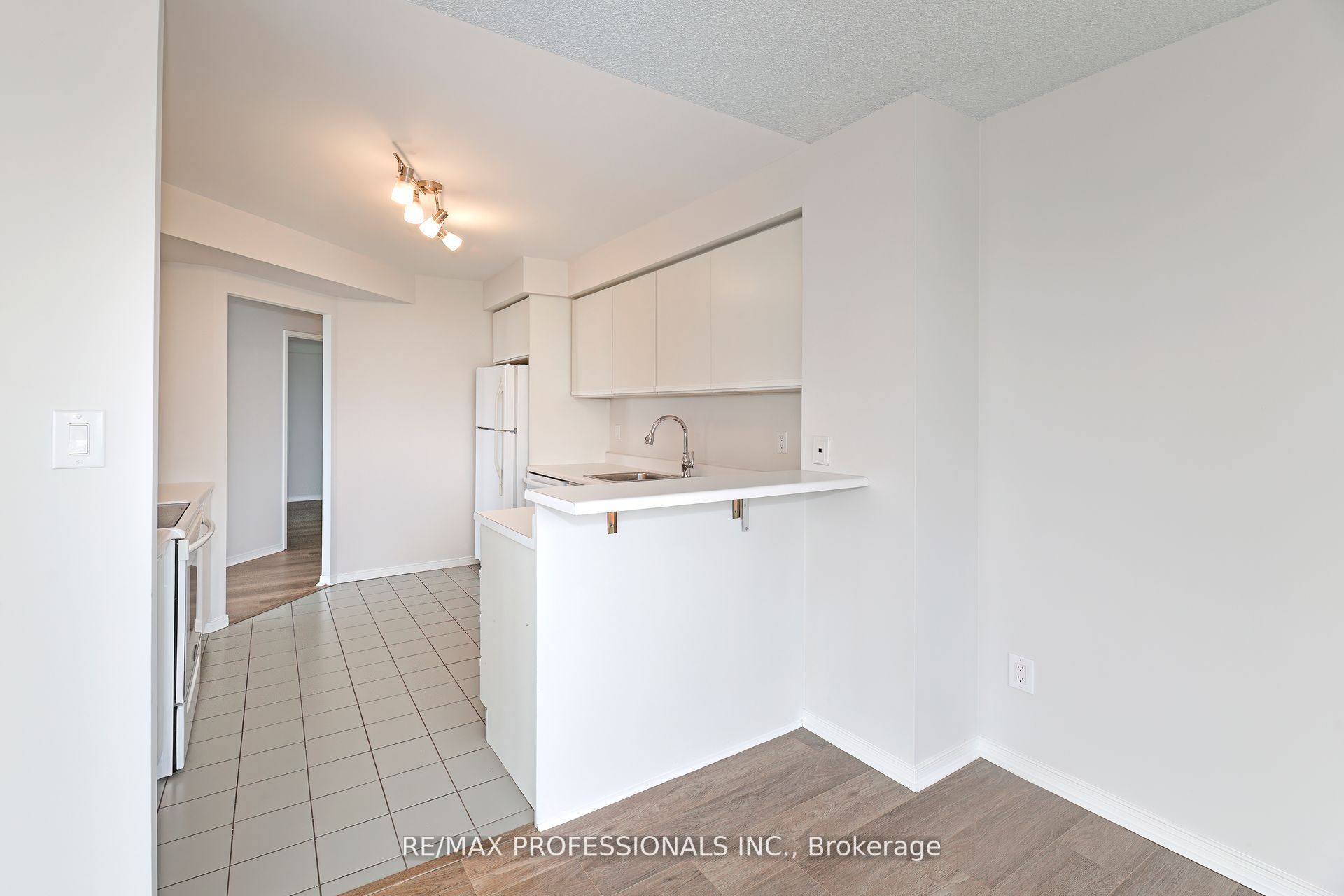 2269 Lakeshore Boulevard W 2004 Property Photo 13