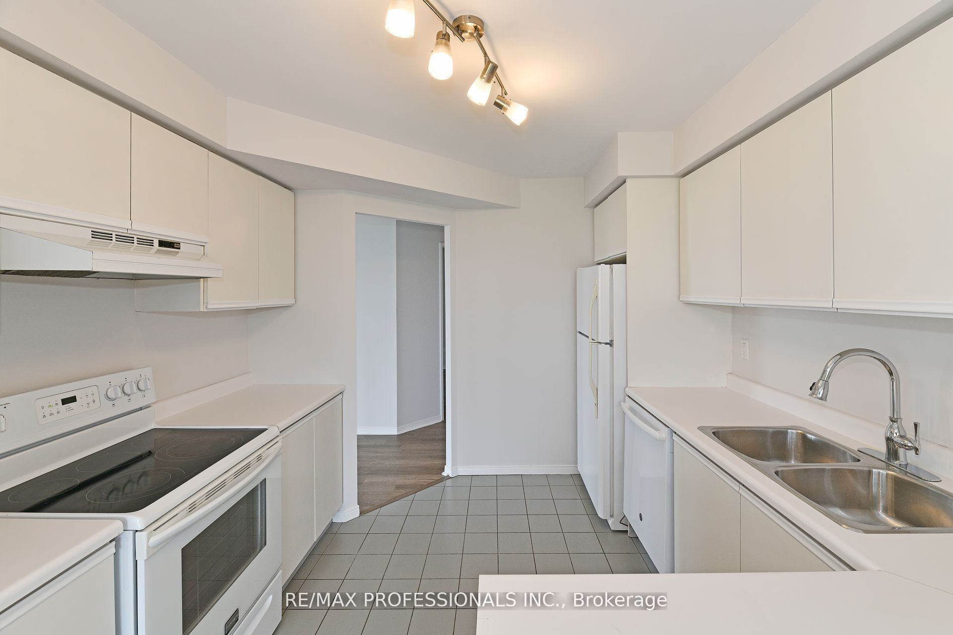 2269 Lakeshore Boulevard W 2004 Property Photo 14