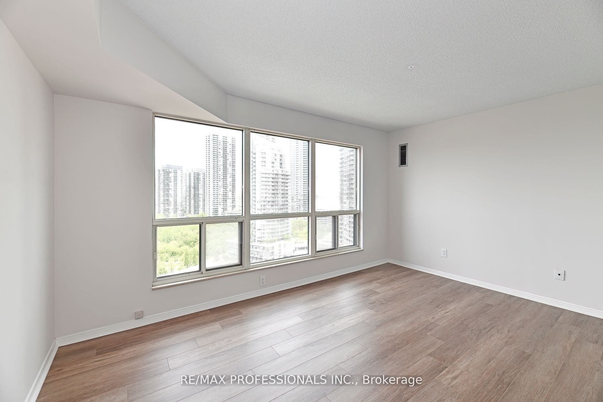 2269 Lakeshore Boulevard W 2004 Property Photo 16