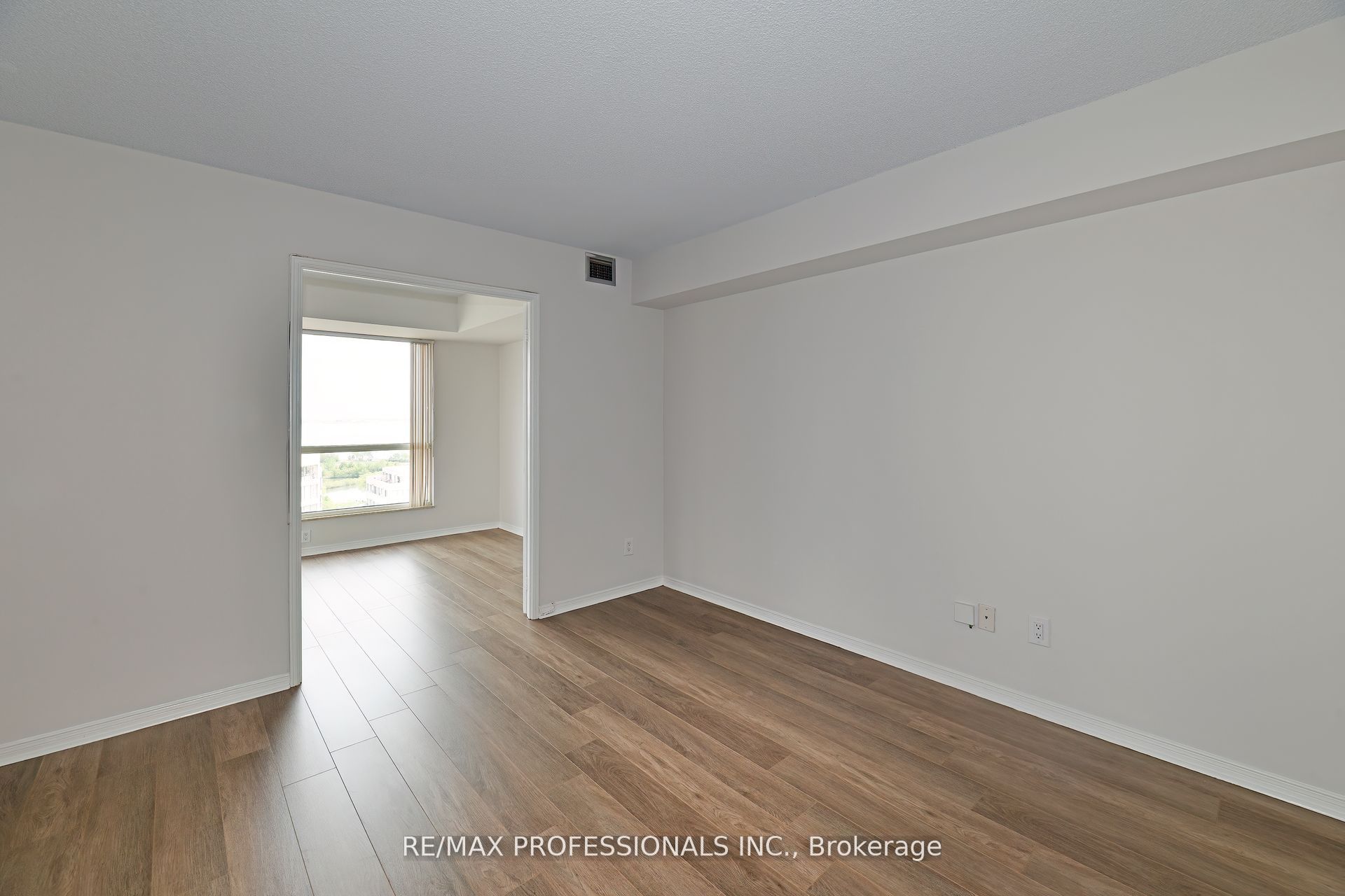 2269 Lakeshore Boulevard W 2004 Property Photo 21