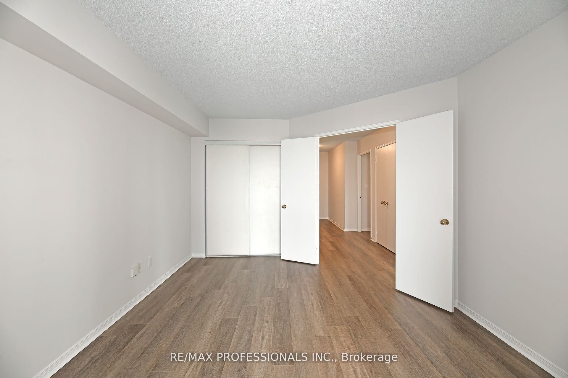 2269 Lakeshore Boulevard W 2004 Property Photo 22