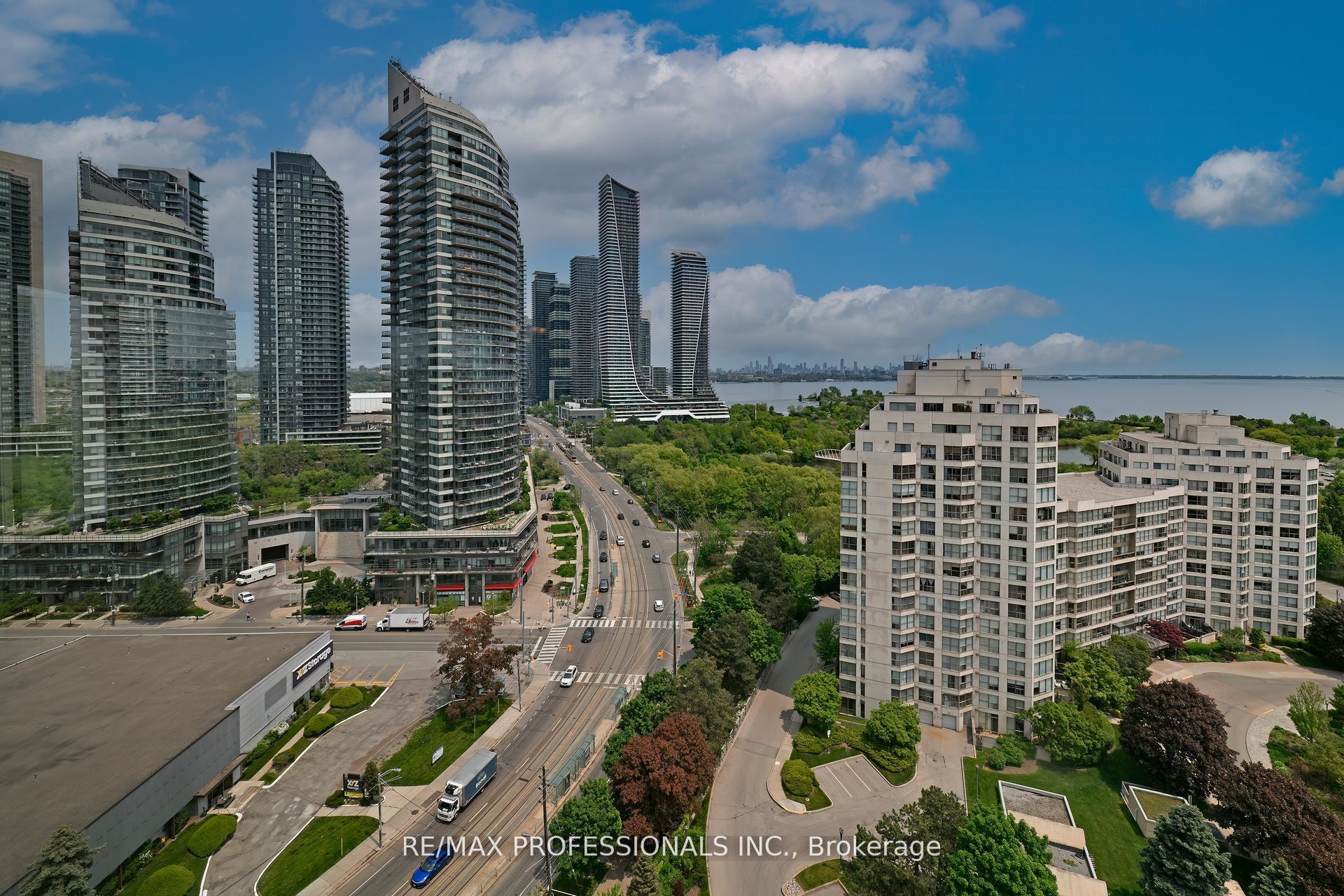 2269 Lakeshore Boulevard W 2004 Property Photo 25