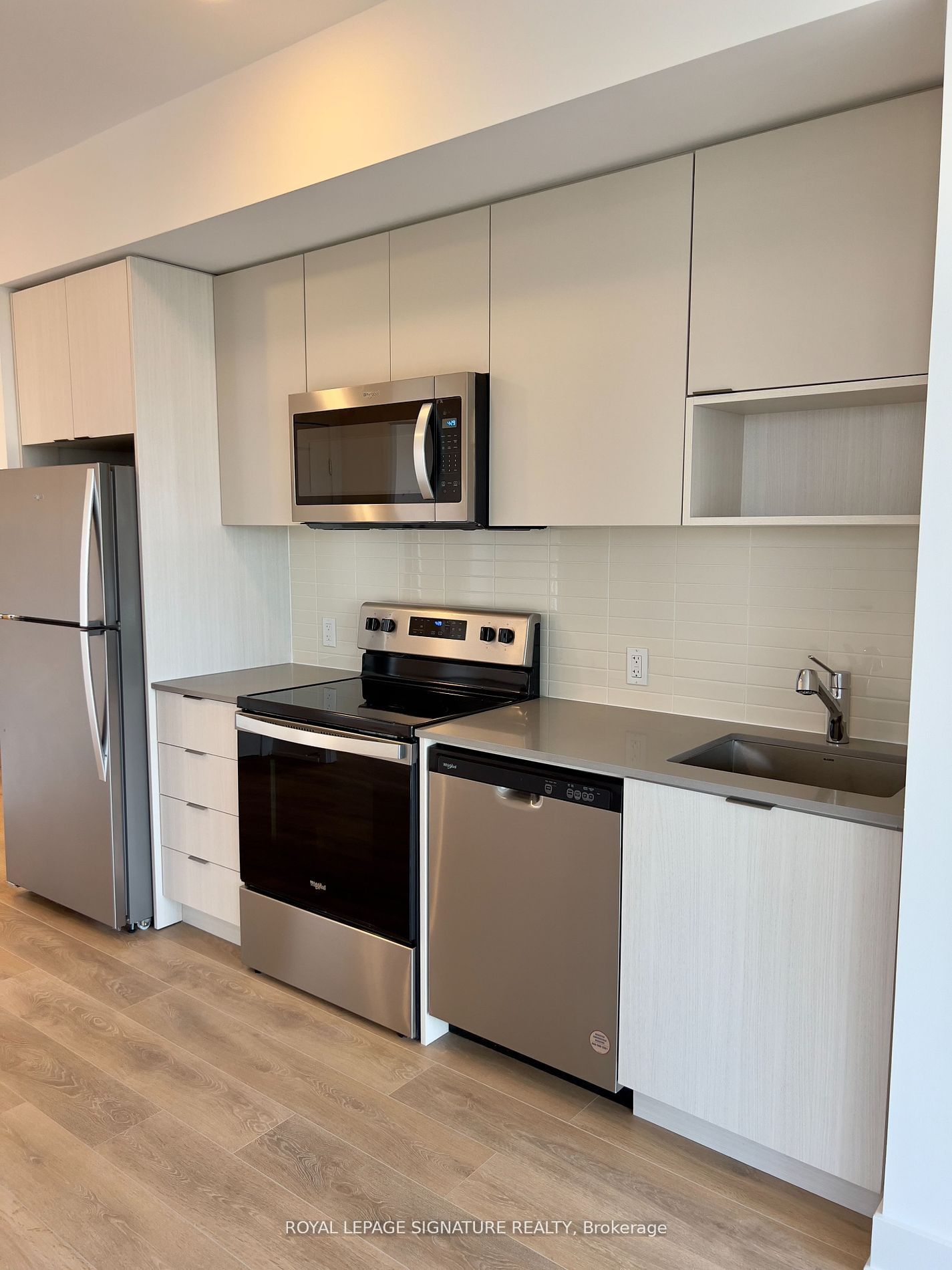 202 Burnhamthorpe Road E 1407 Property Photo 3