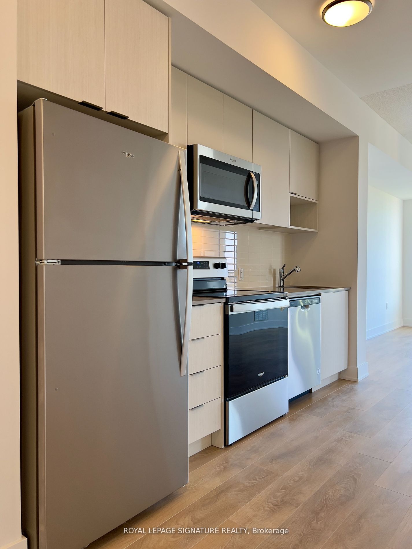 202 Burnhamthorpe Road E 1407 Property Photo 4