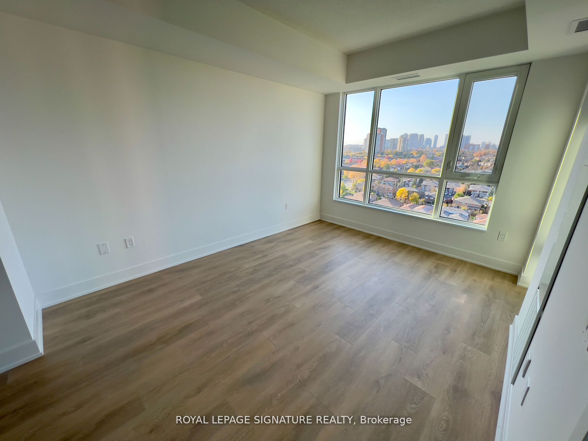 202 Burnhamthorpe Road E 1407 Property Photo 7