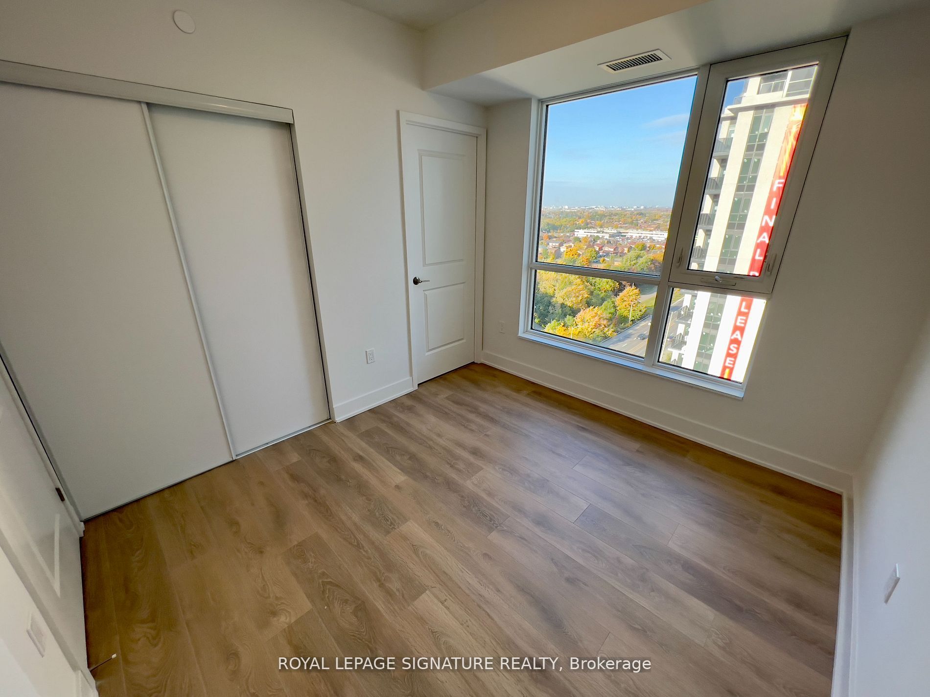 202 Burnhamthorpe Road E 1407 Property Photo 9