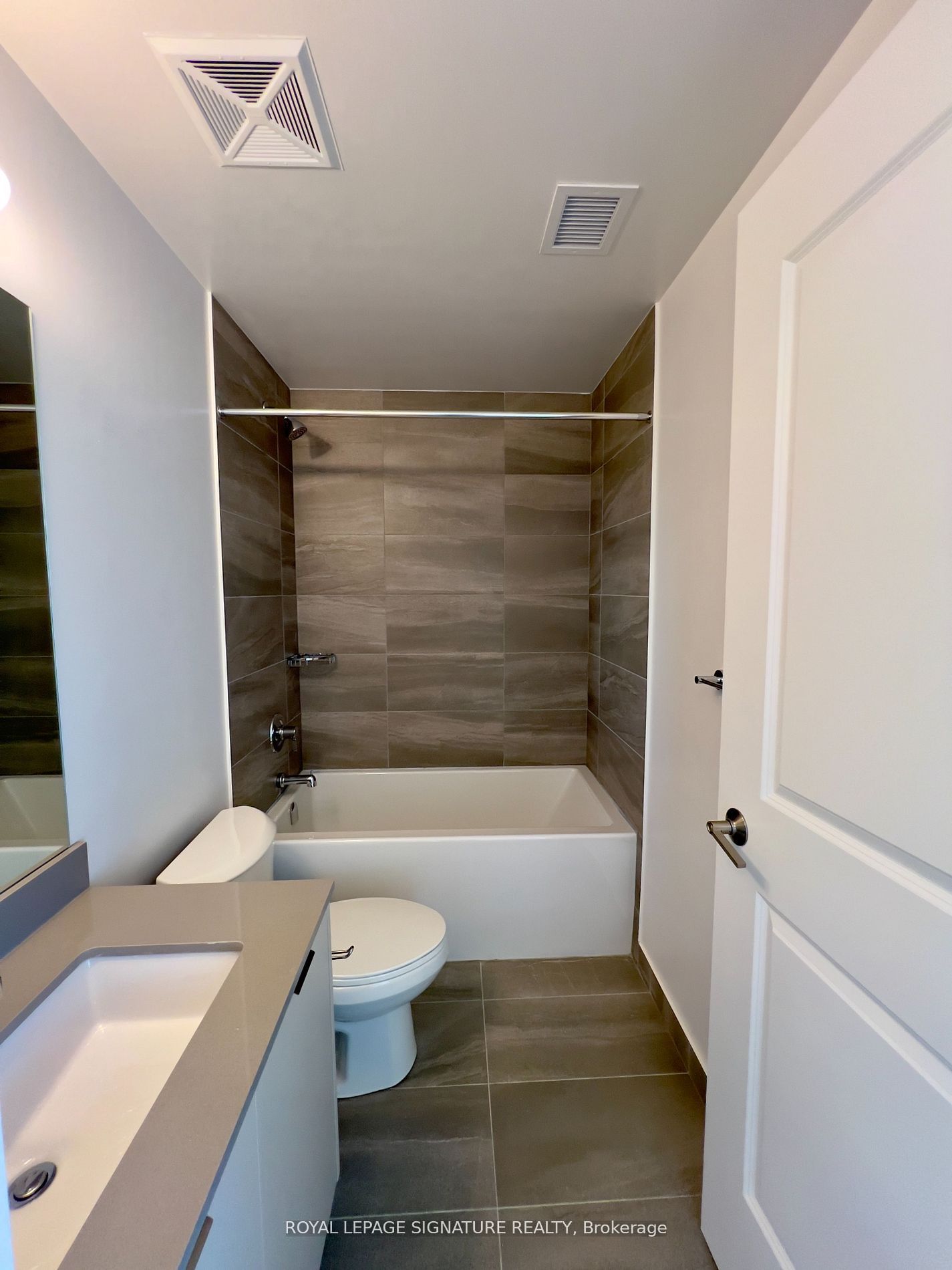 202 Burnhamthorpe Road E 1407 Property Photo 13