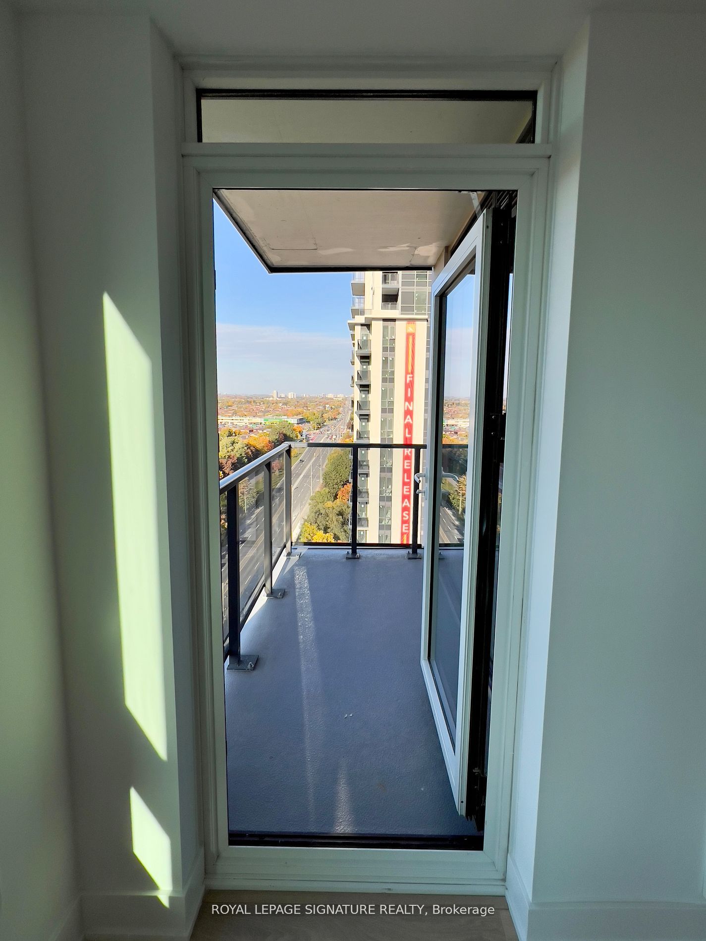 202 Burnhamthorpe Road E 1407 Property Photo 21