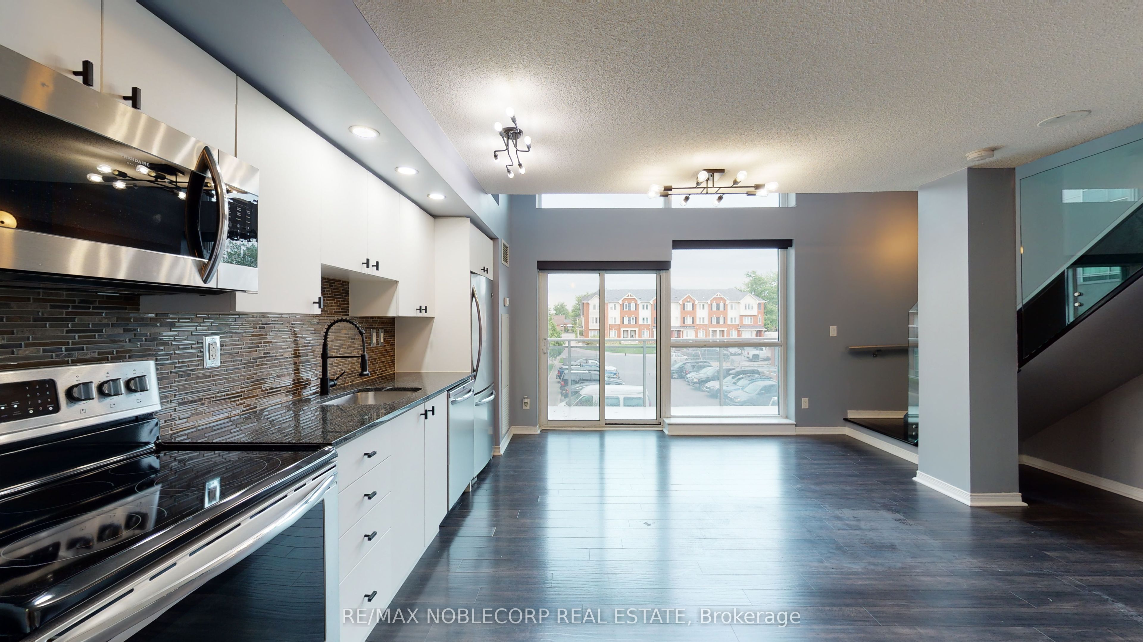 215 Queen Street 212 Property Photo 1