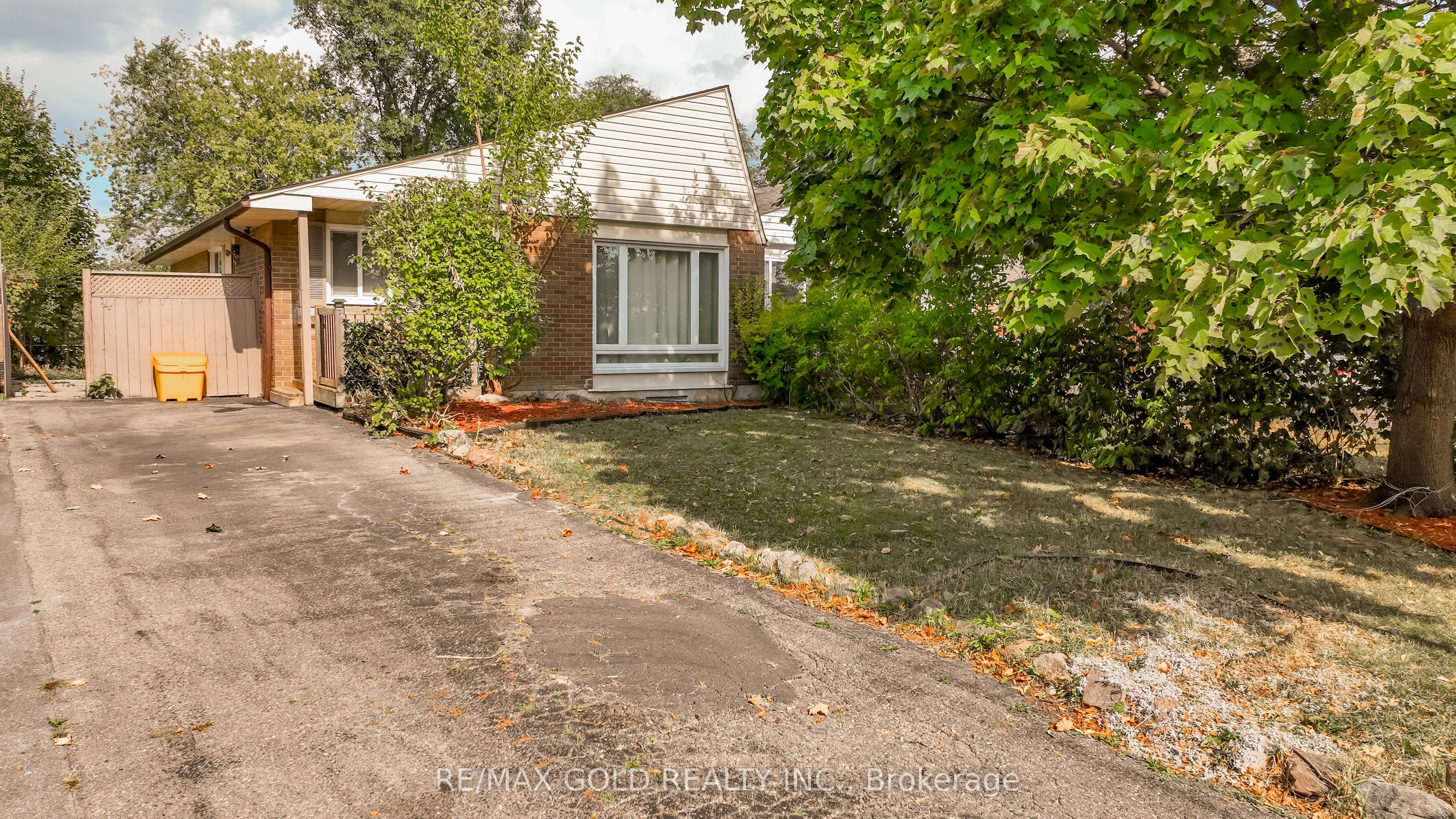 4 Deeside Crescent Property Photo 2