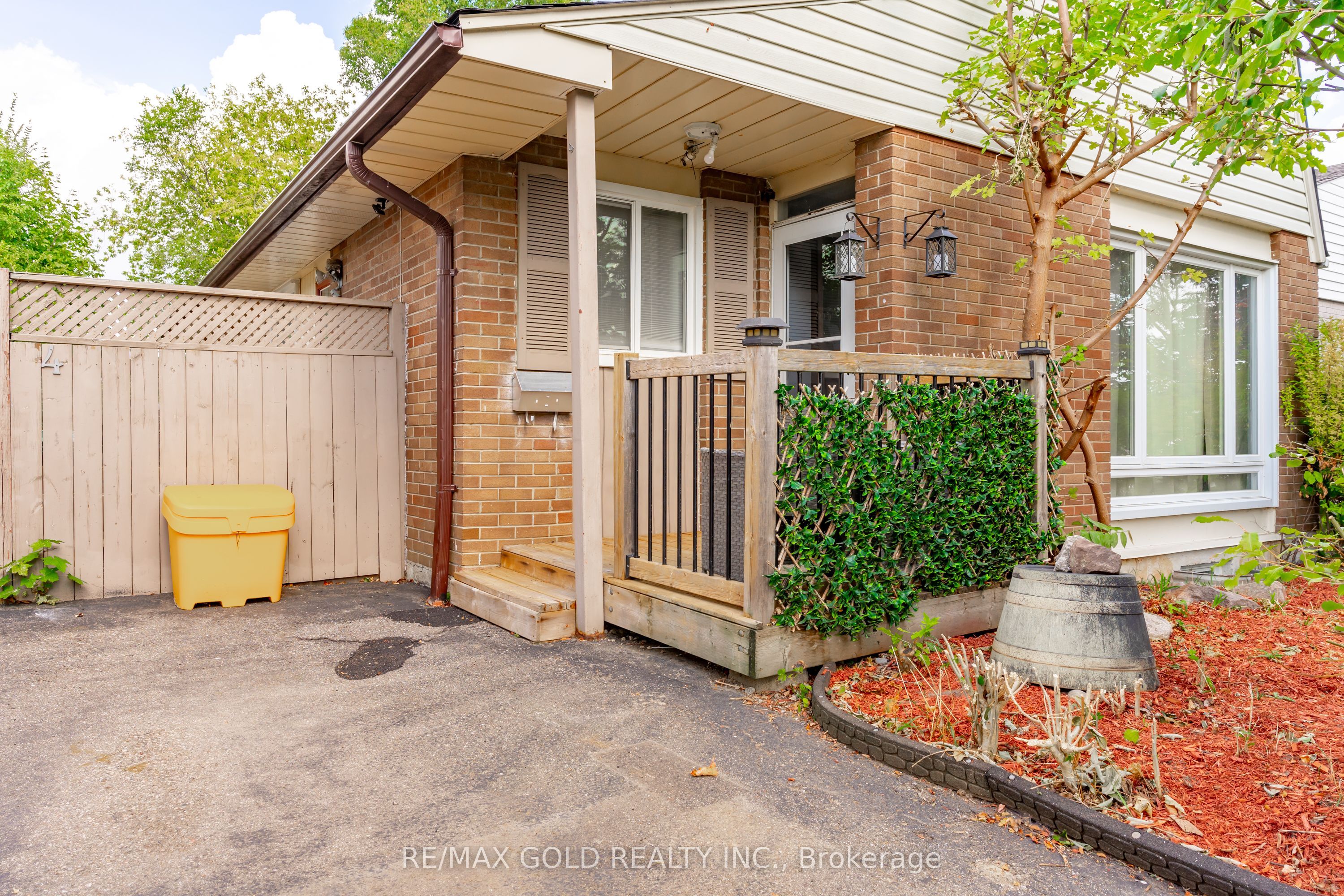 4 Deeside Crescent Property Photo 4