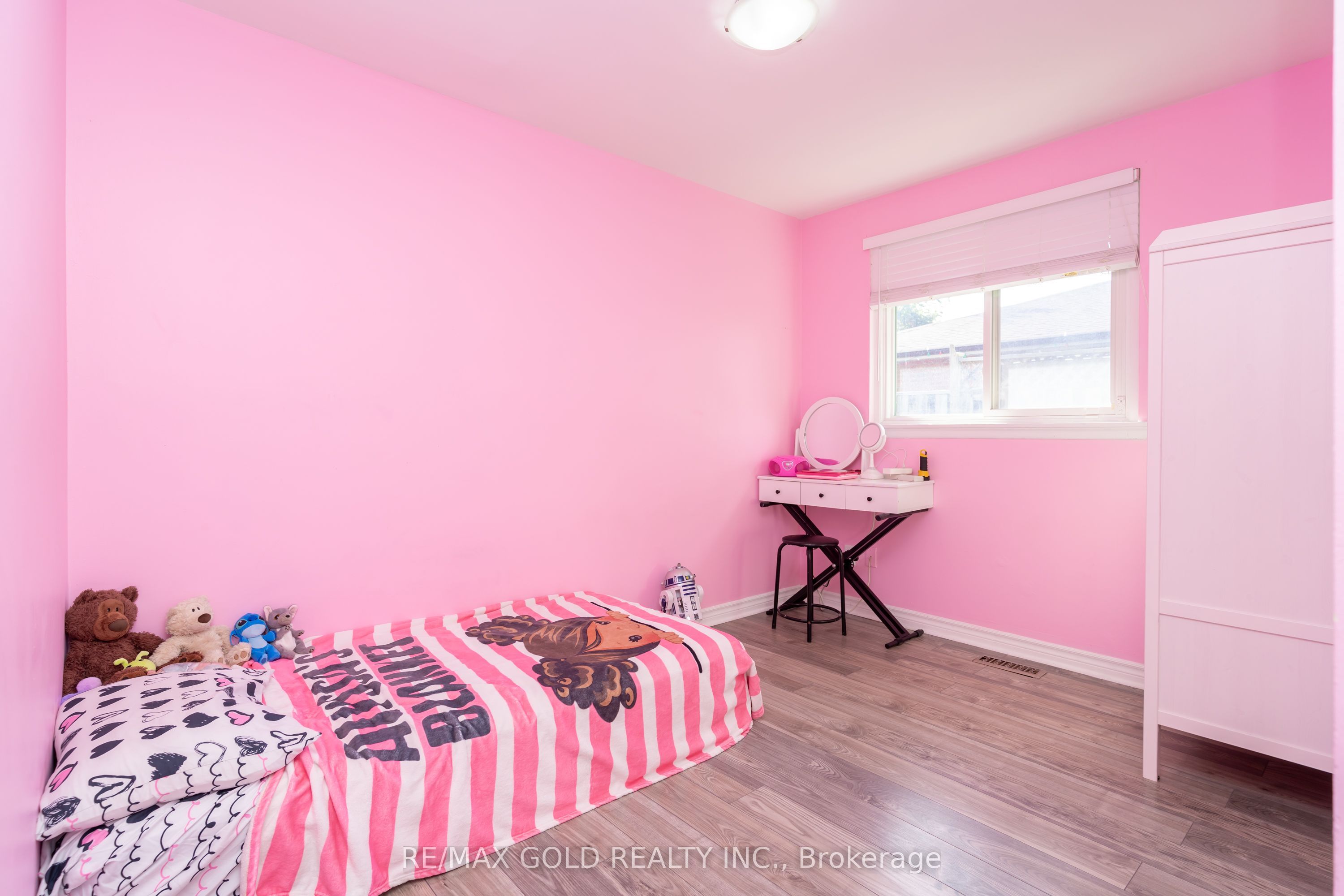 4 Deeside Crescent Property Photo 27