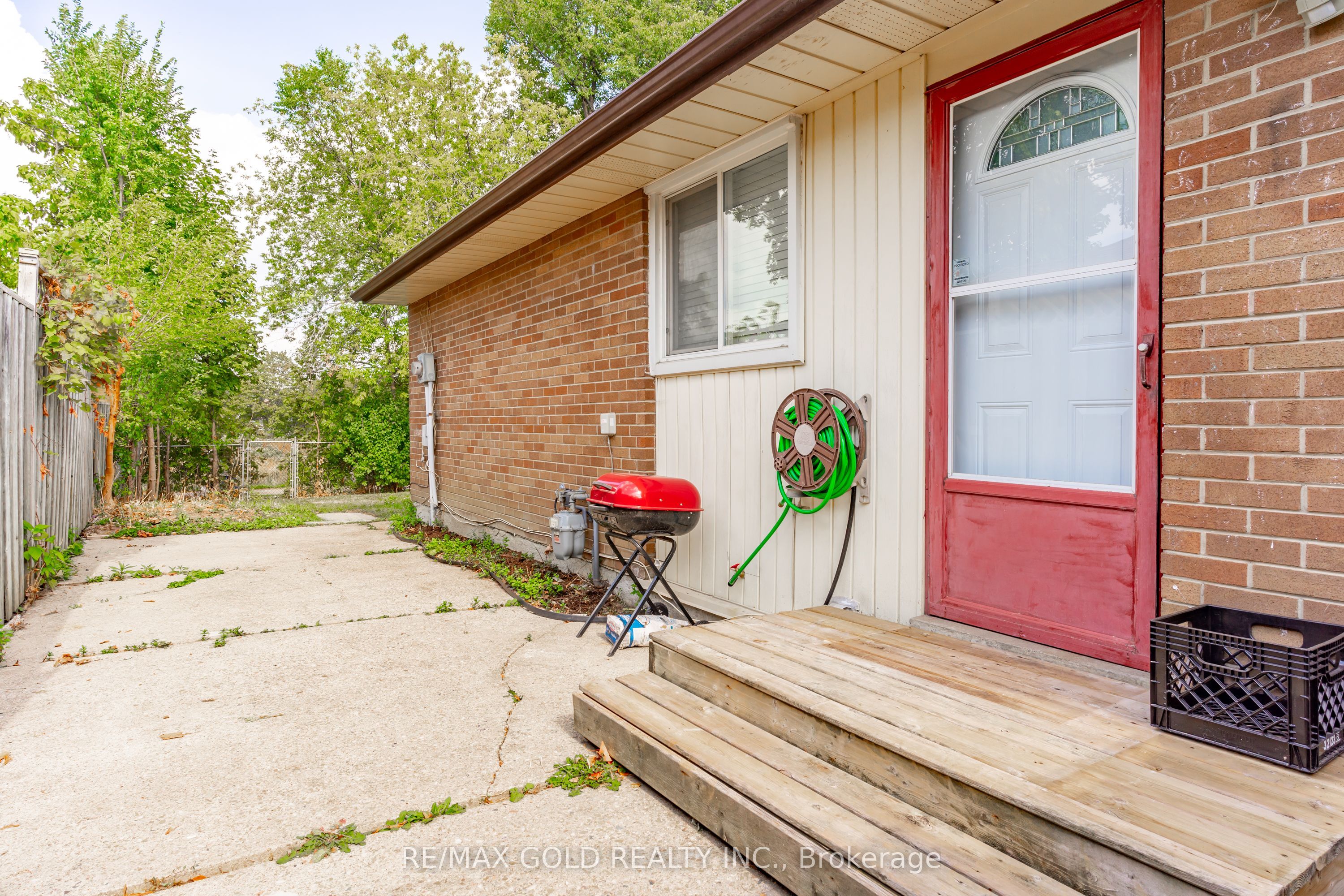 4 Deeside Crescent Property Photo 35