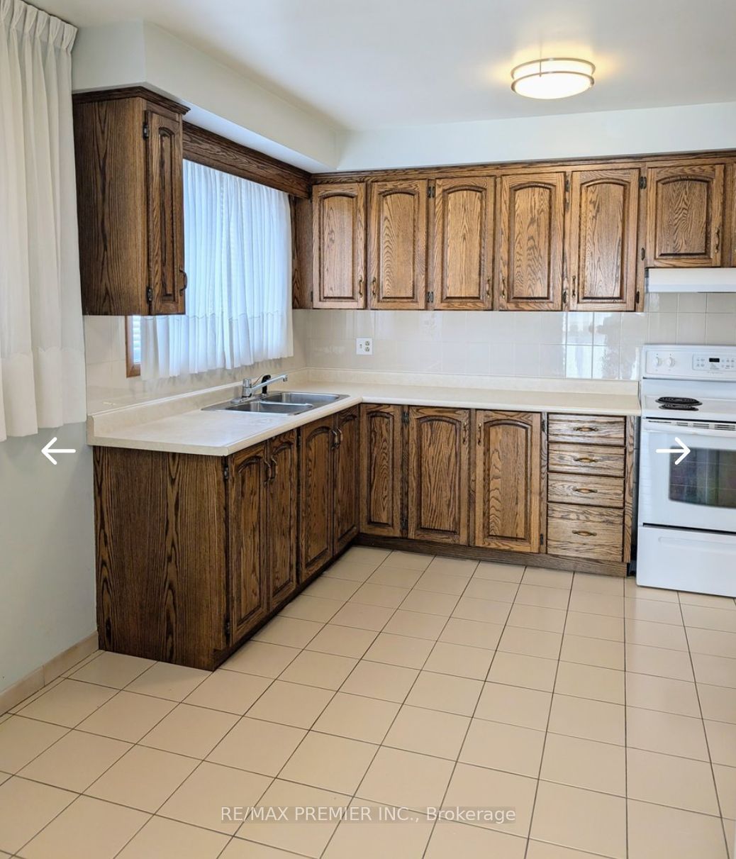 71 Sorlyn Avenue Main Floor Property Photo 3