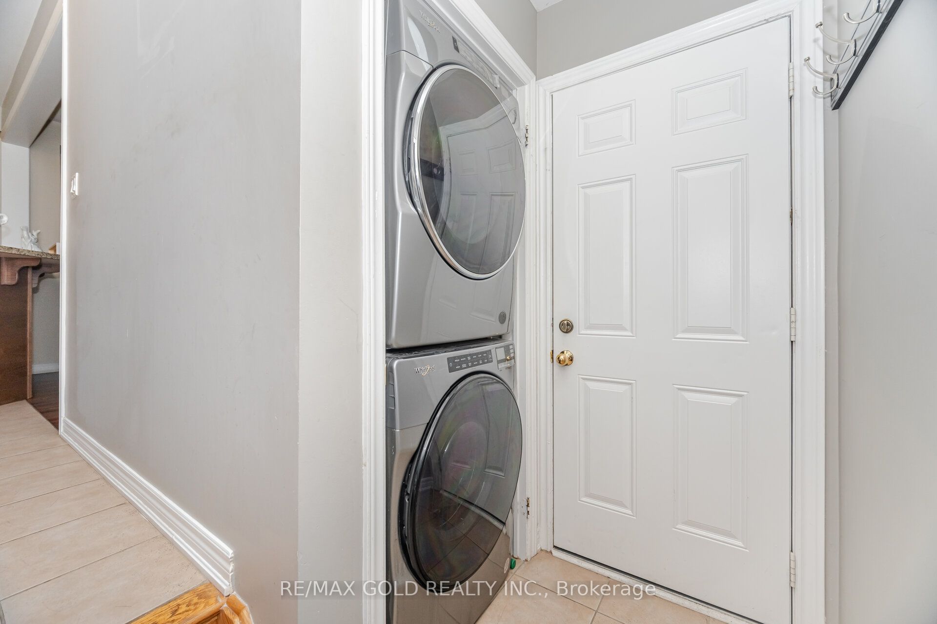 13 Fawson Cove Way W Property Photo 7