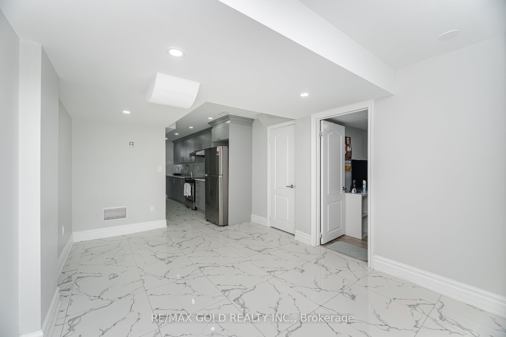 13 Fawson Cove Way W Property Photo 15