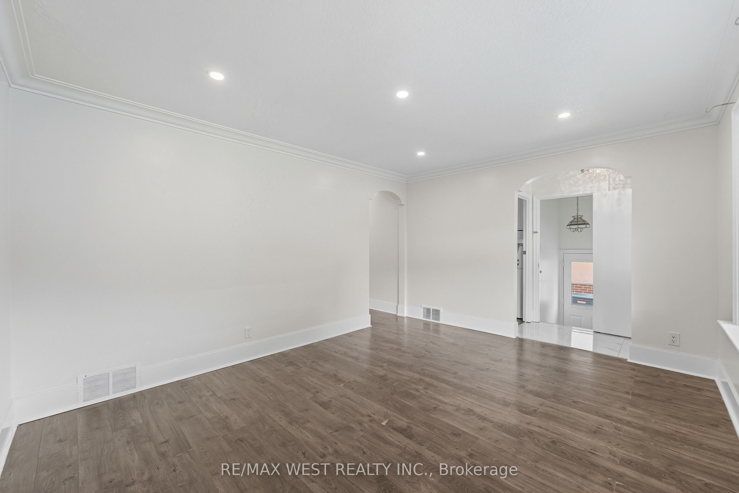 38 Feltham Avenue Property Photo 14
