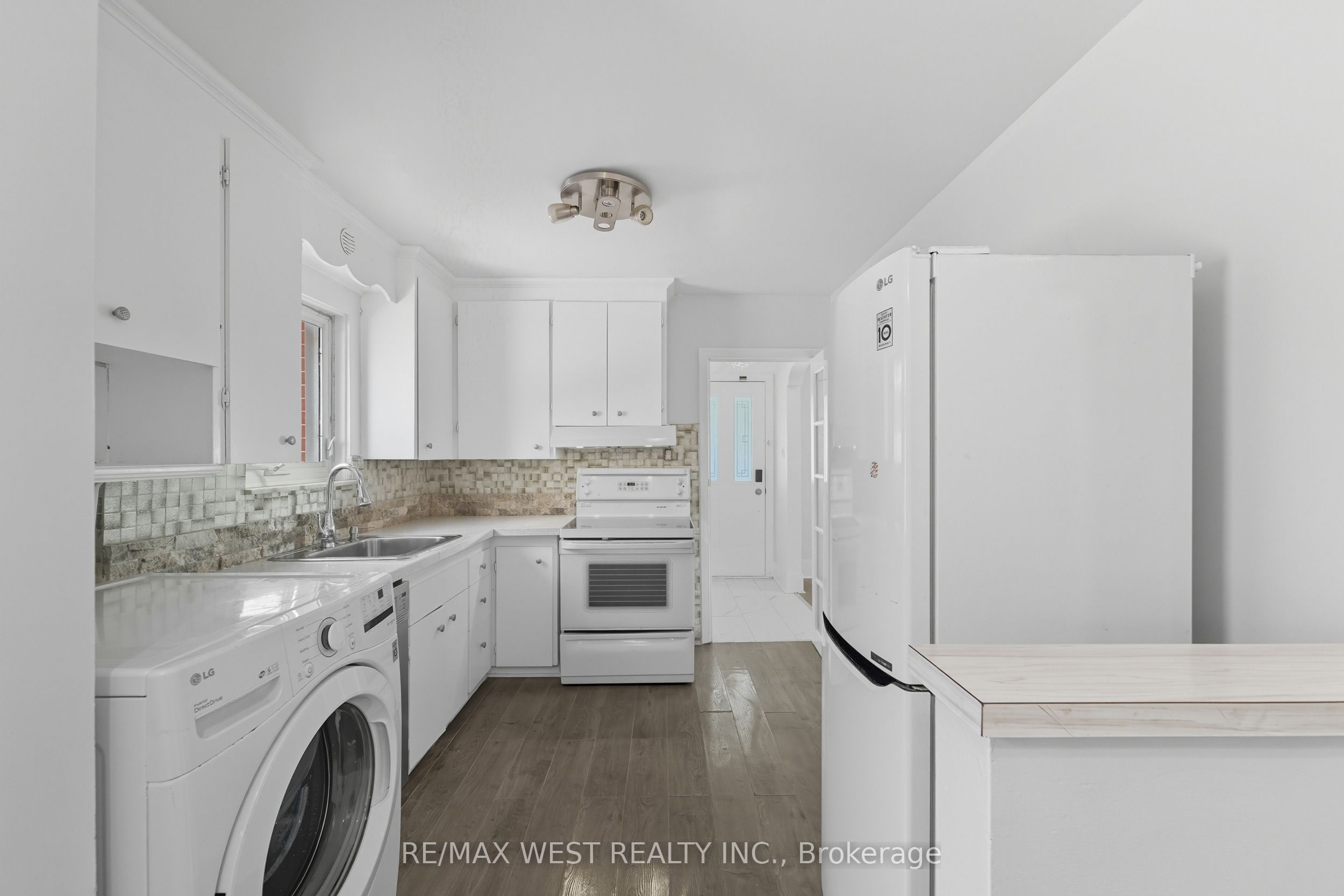 38 Feltham Avenue Property Photo 17