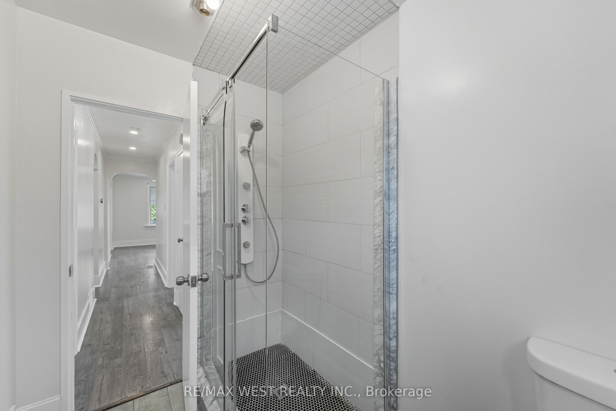 38 Feltham Avenue Property Photo 24