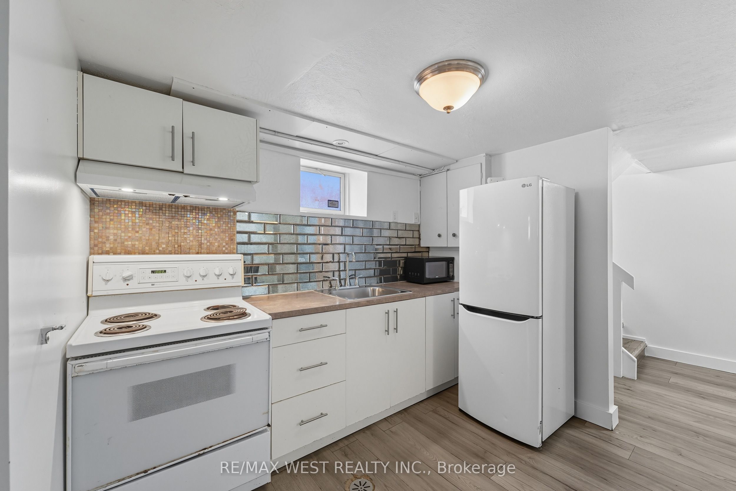 38 Feltham Avenue Property Photo 32